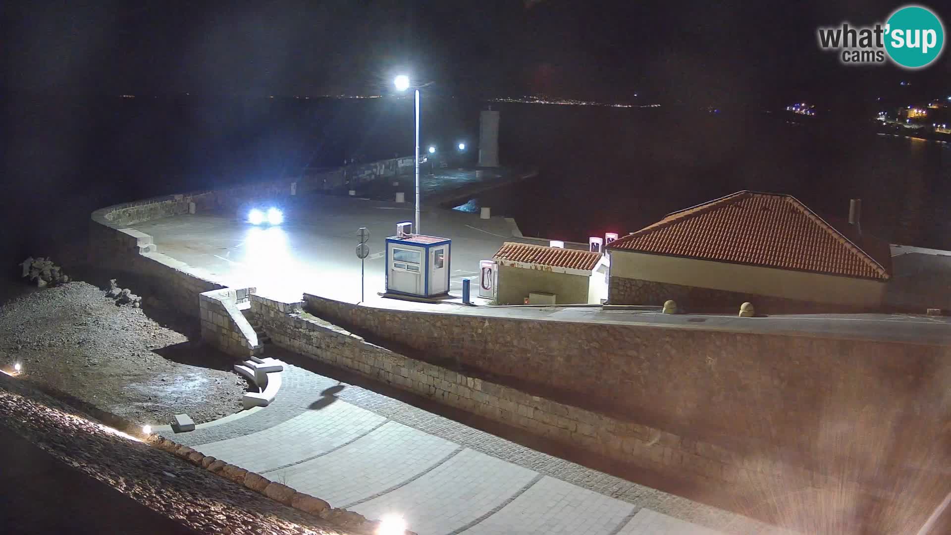 Web kamera Senj luka – Lukobran i svjetionik uživo