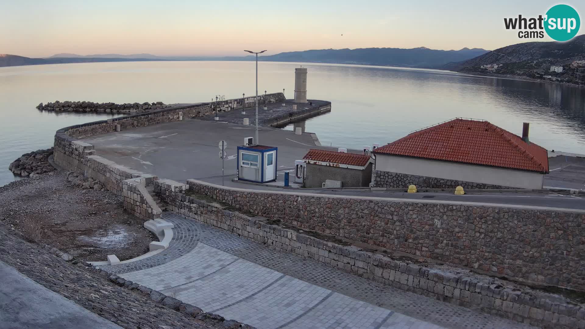Senj Hafen Webcam – Wellenbrecher & Leuchtturm Liveblick
