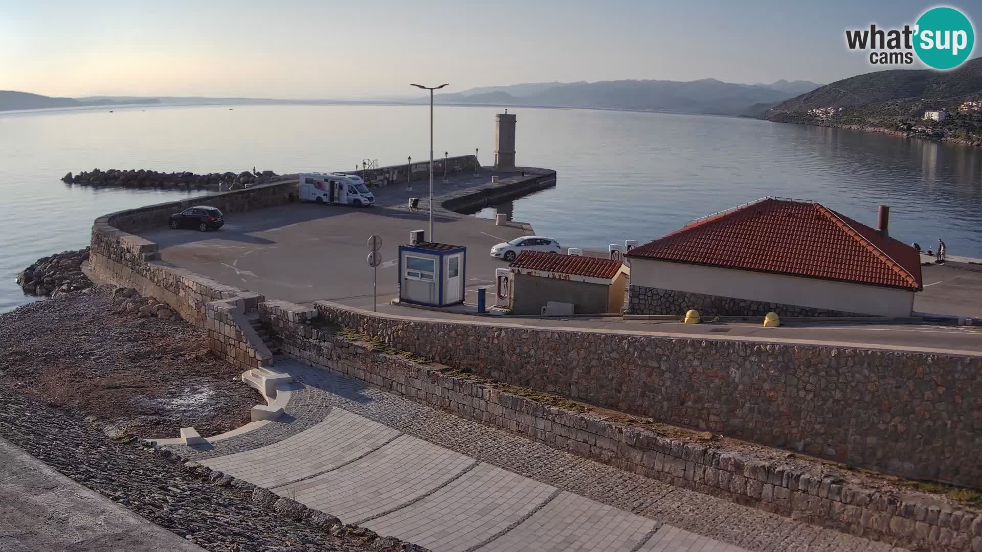 Webcam port de Senj – Vue sur la jetée et le phare