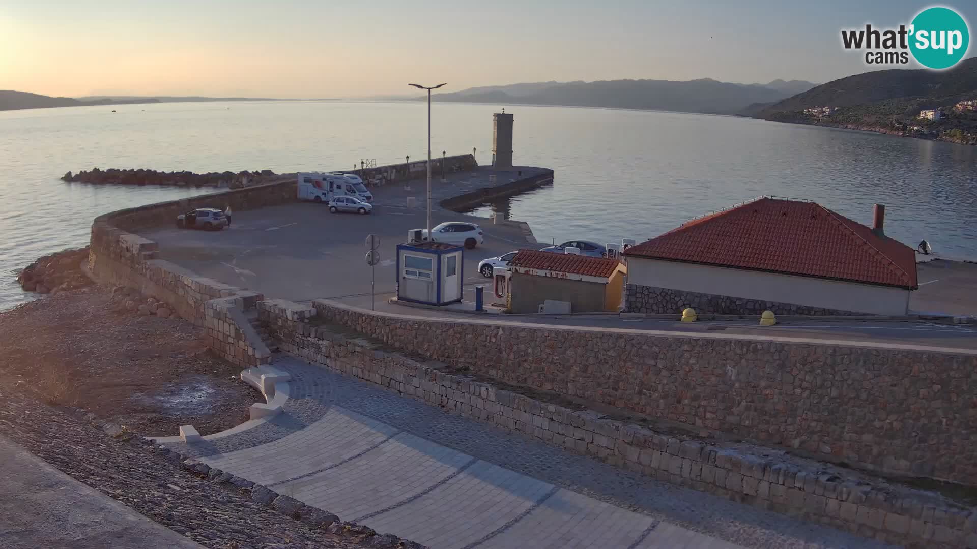 Senj Hafen Webcam – Wellenbrecher & Leuchtturm Liveblick