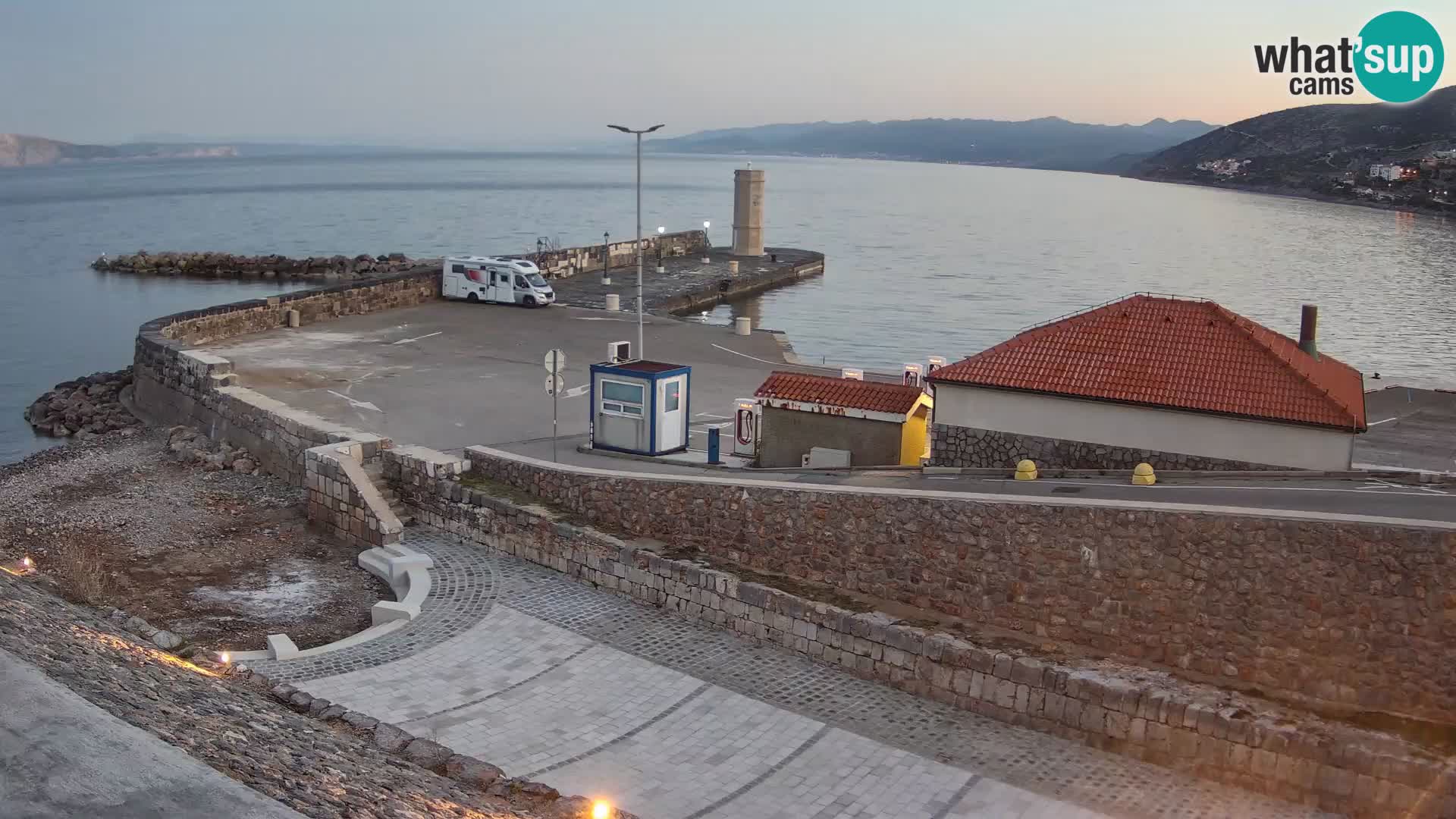 Senj Hafen Webcam – Wellenbrecher & Leuchtturm Liveblick