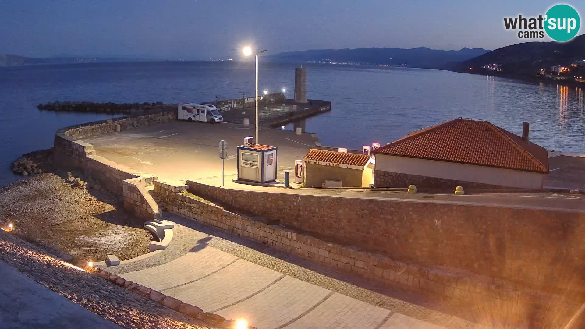 Web kamera Senj luka – Lukobran i svjetionik uživo