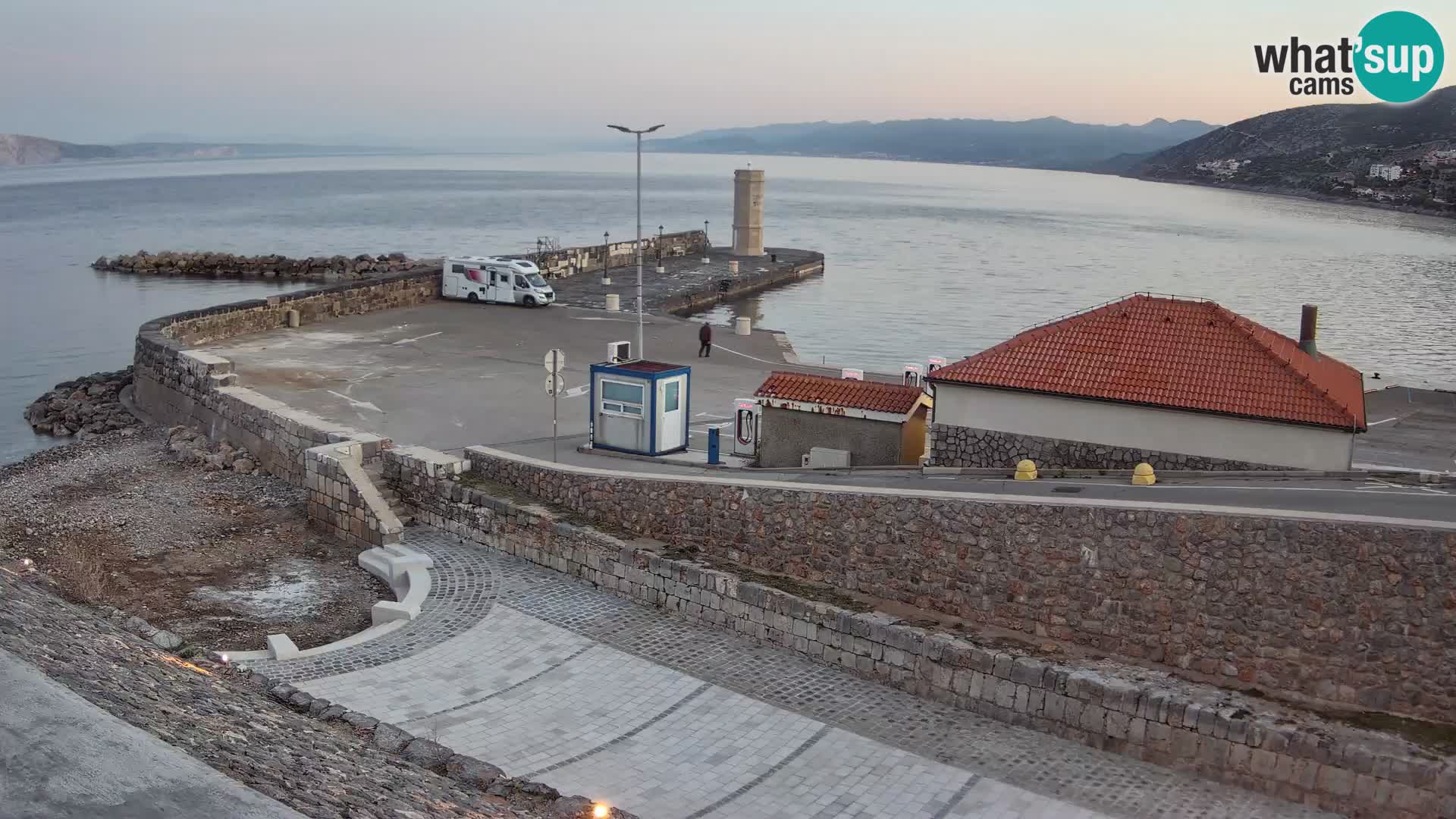 Senj Hafen Webcam – Wellenbrecher & Leuchtturm Liveblick