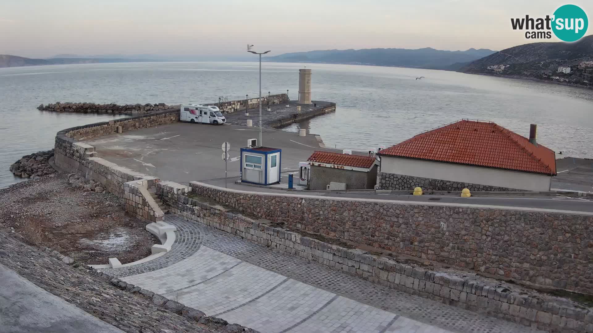 Webcam port de Senj – Vue sur la jetée et le phare