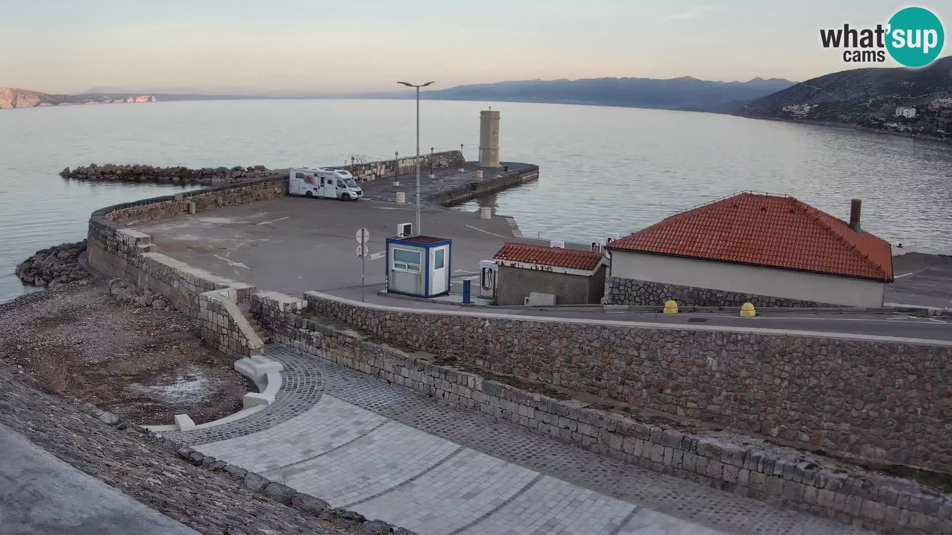 Web kamera Senj luka – Lukobran i svjetionik uživo