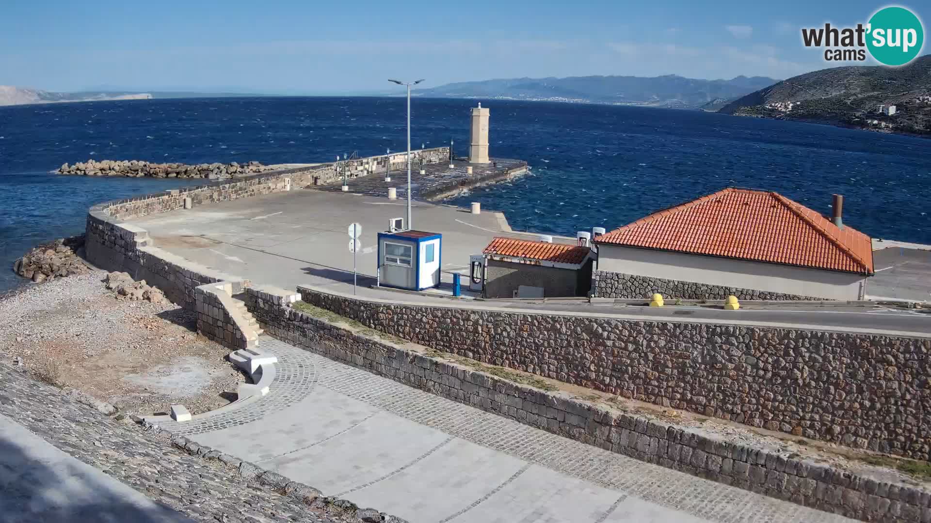 Webcam port de Senj – Vue sur la jetée et le phare