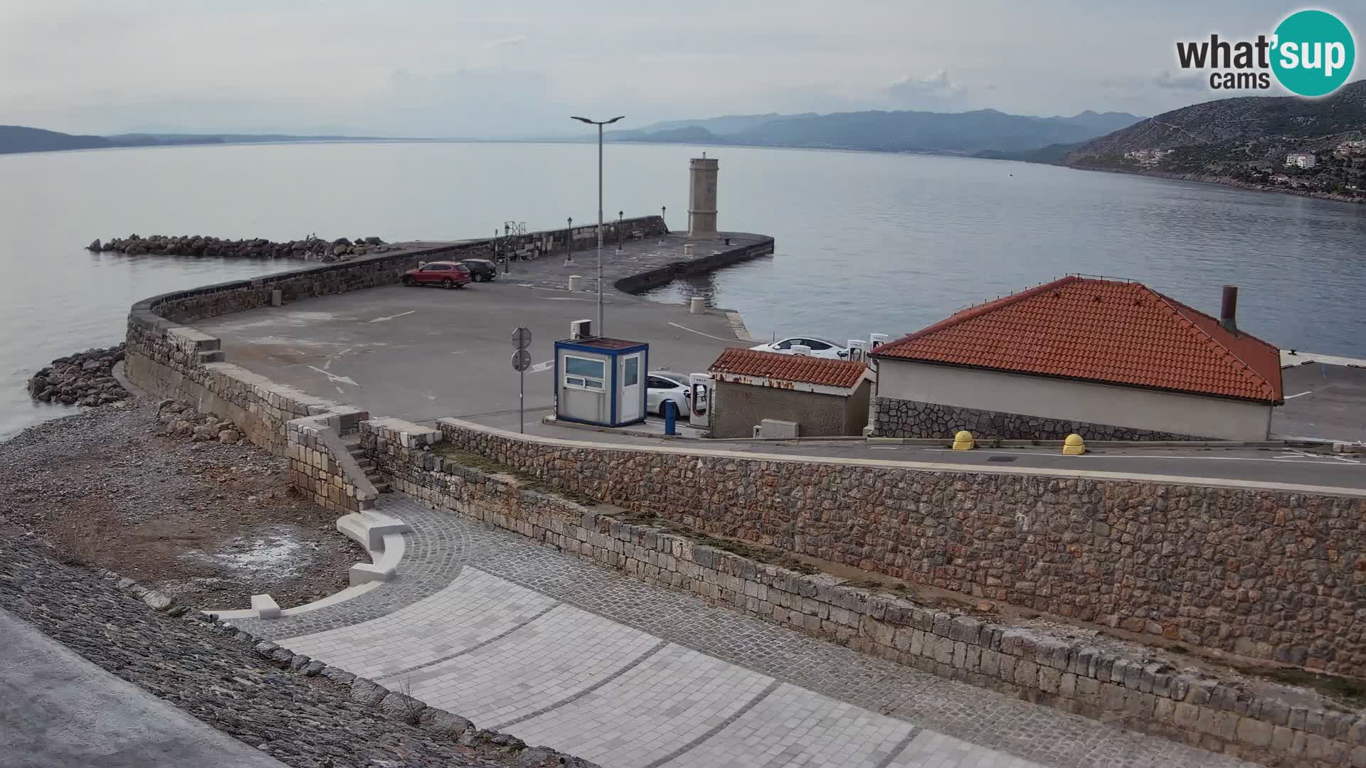 Webcam port de Senj – Vue sur la jetée et le phare