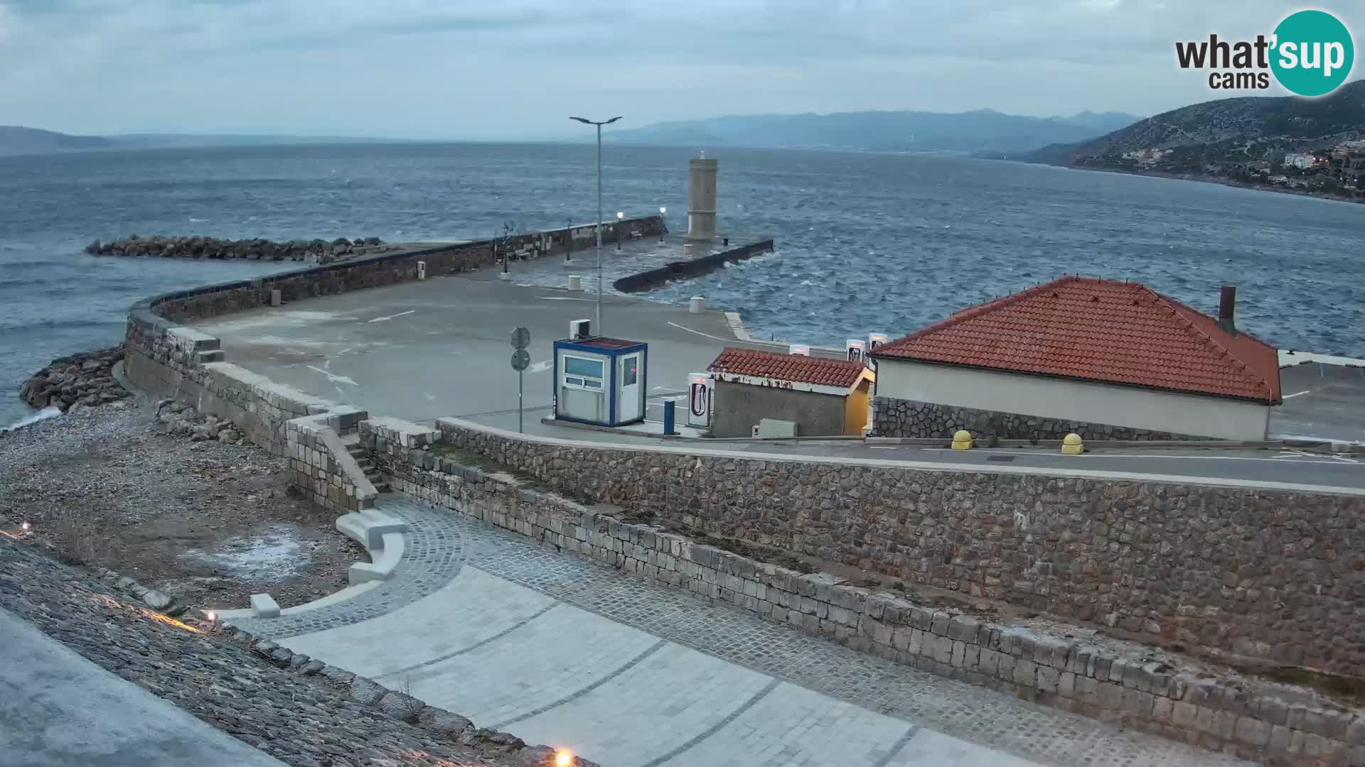 Webcam port de Senj – Vue sur la jetée et le phare