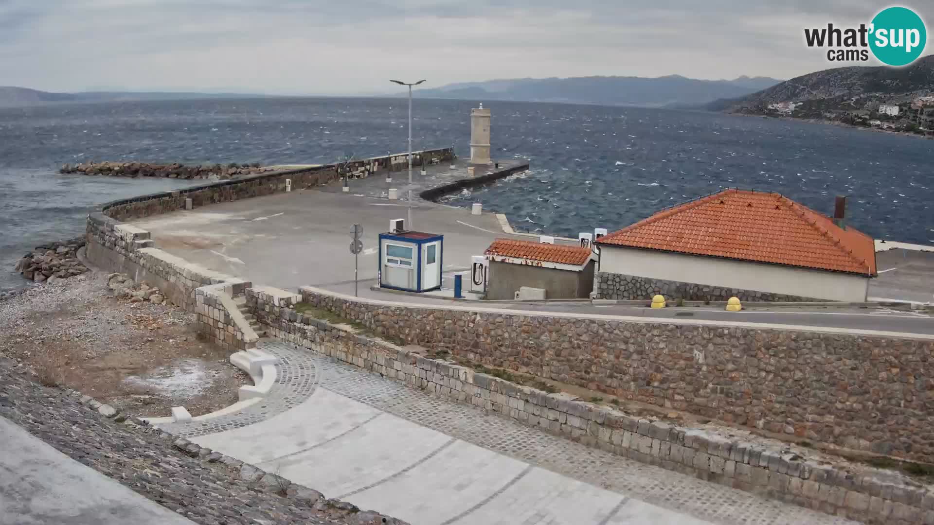 Senj Hafen Webcam – Wellenbrecher & Leuchtturm Liveblick