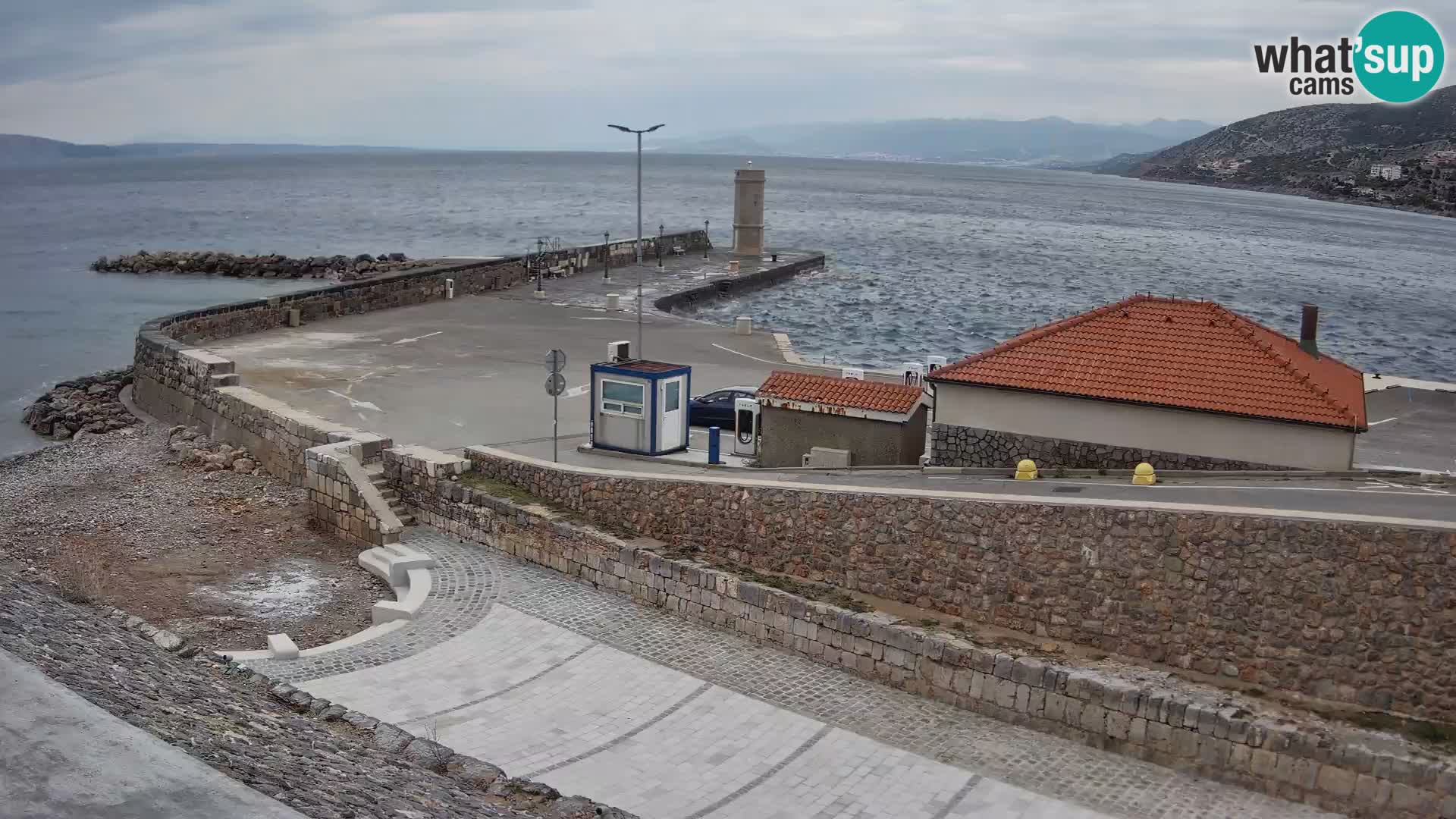 Webcam port de Senj – Vue sur la jetée et le phare