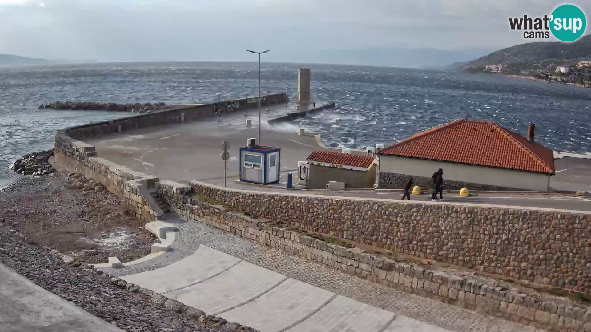 Webcam port de Senj – Vue sur la jetée et le phare