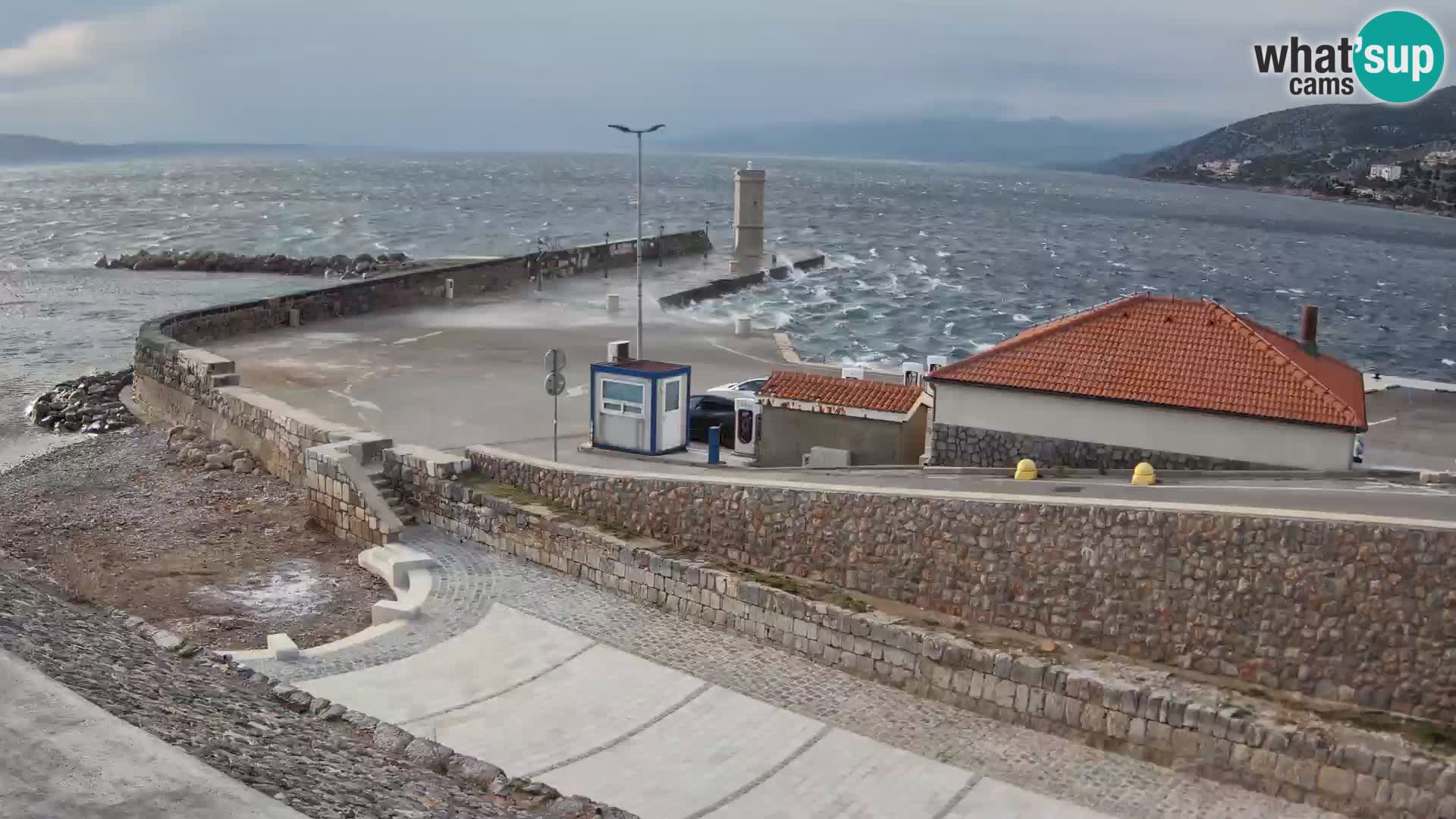 Senj Hafen Webcam – Wellenbrecher & Leuchtturm Liveblick