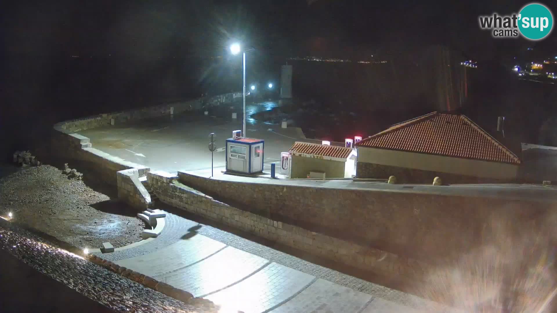 Webcam port de Senj – Vue sur la jetée et le phare