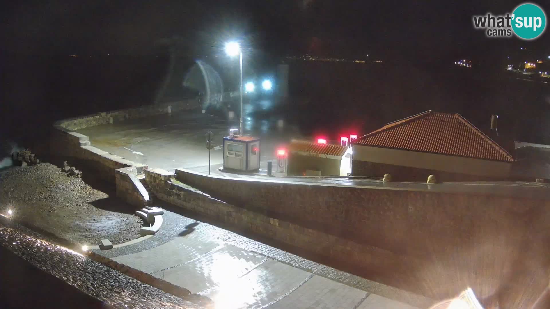 Senj Hafen Webcam – Wellenbrecher & Leuchtturm Liveblick