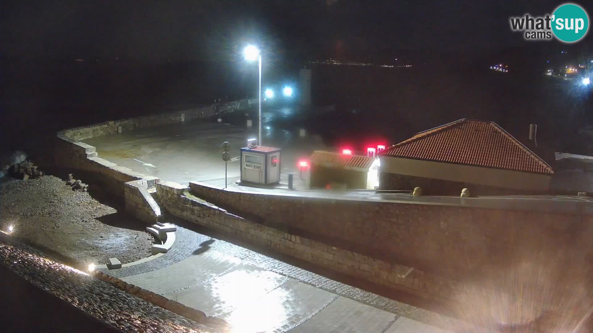 Senj Hafen Webcam – Wellenbrecher & Leuchtturm Liveblick