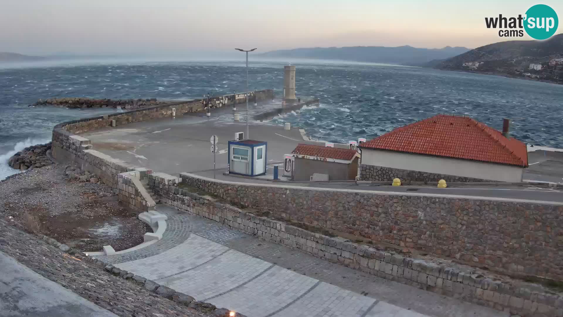 Webcam puerto de Senj – Rompeolas y faro en directo