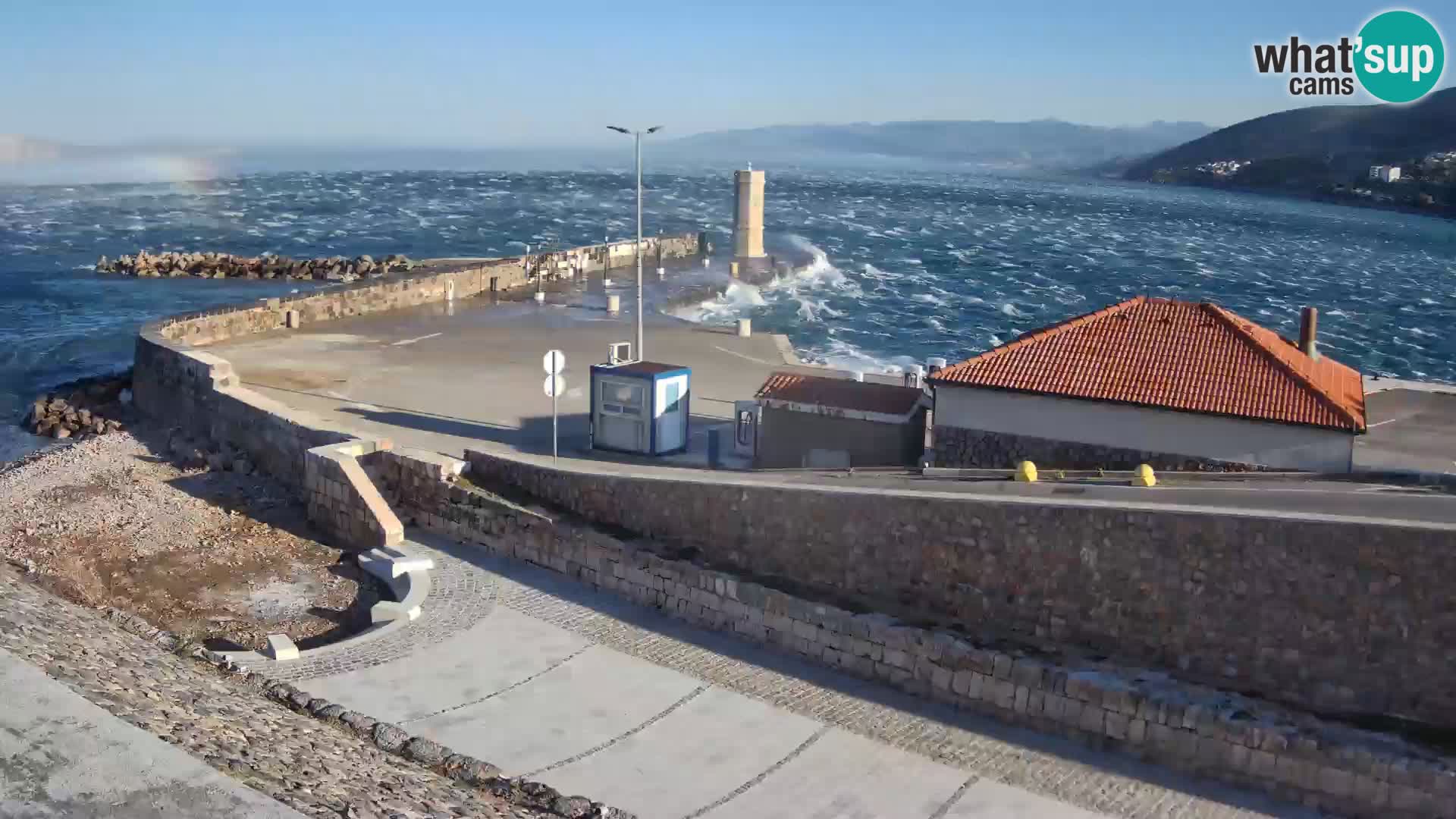 Webcam port de Senj – Vue sur la jetée et le phare