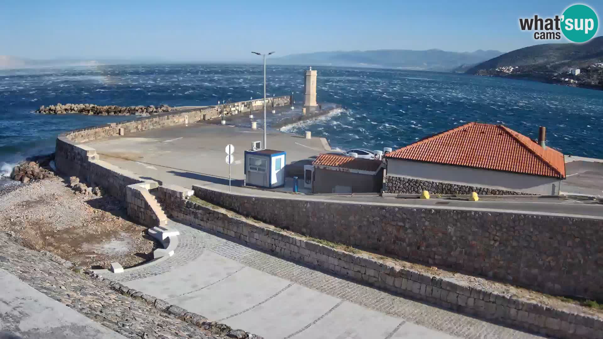 Senj Hafen Webcam – Wellenbrecher & Leuchtturm Liveblick