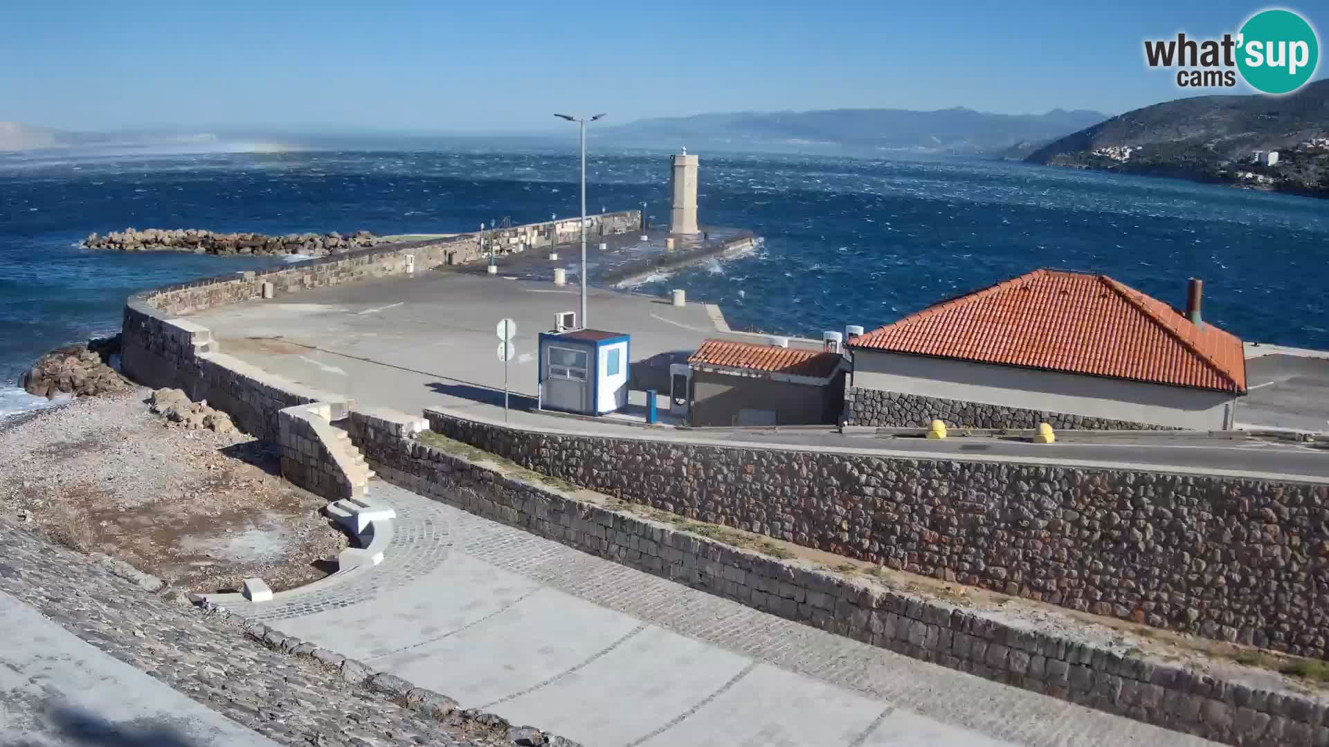 Web kamera Senj luka – Lukobran i svjetionik uživo