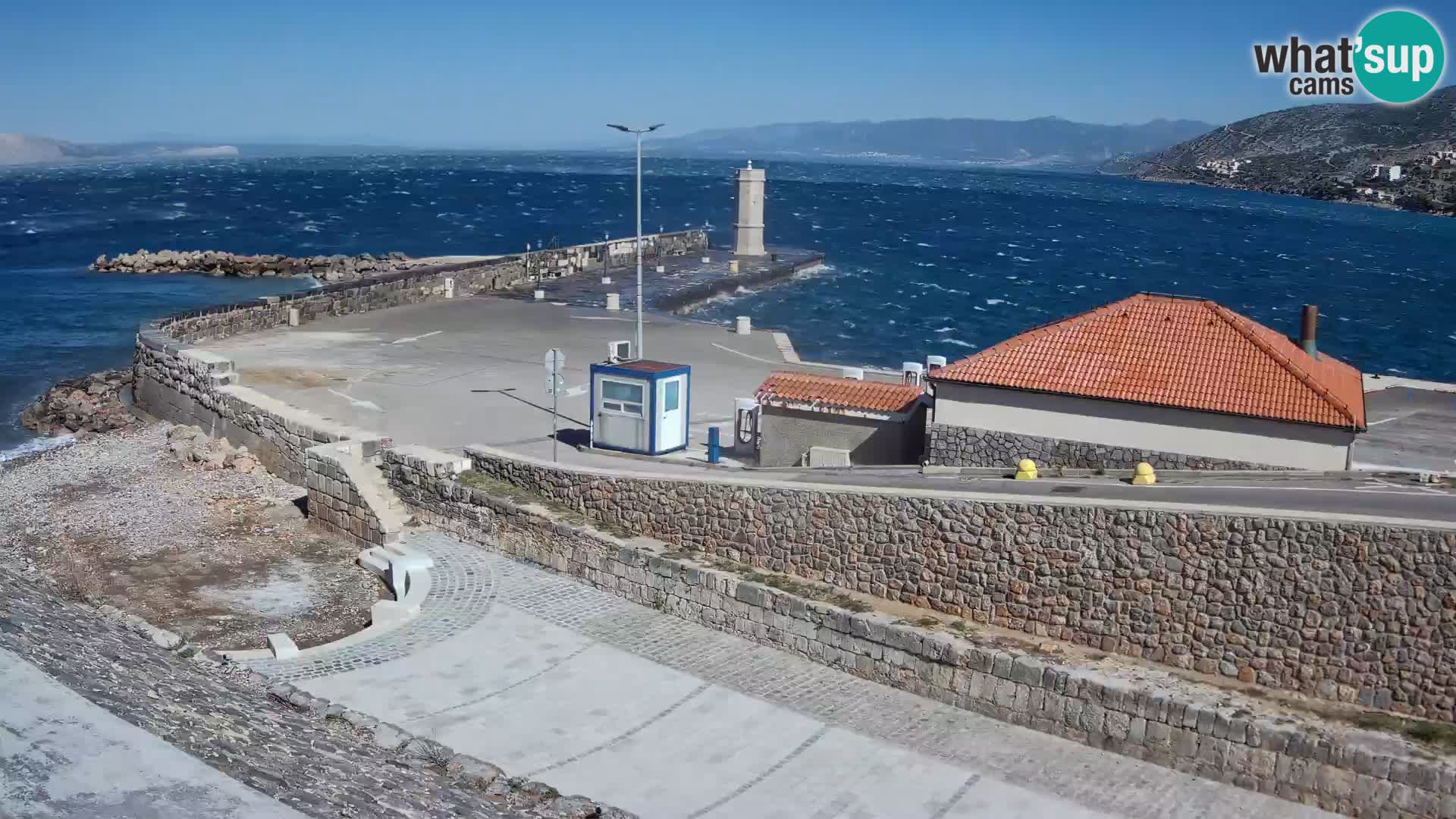 Senj Hafen Webcam – Wellenbrecher & Leuchtturm Liveblick