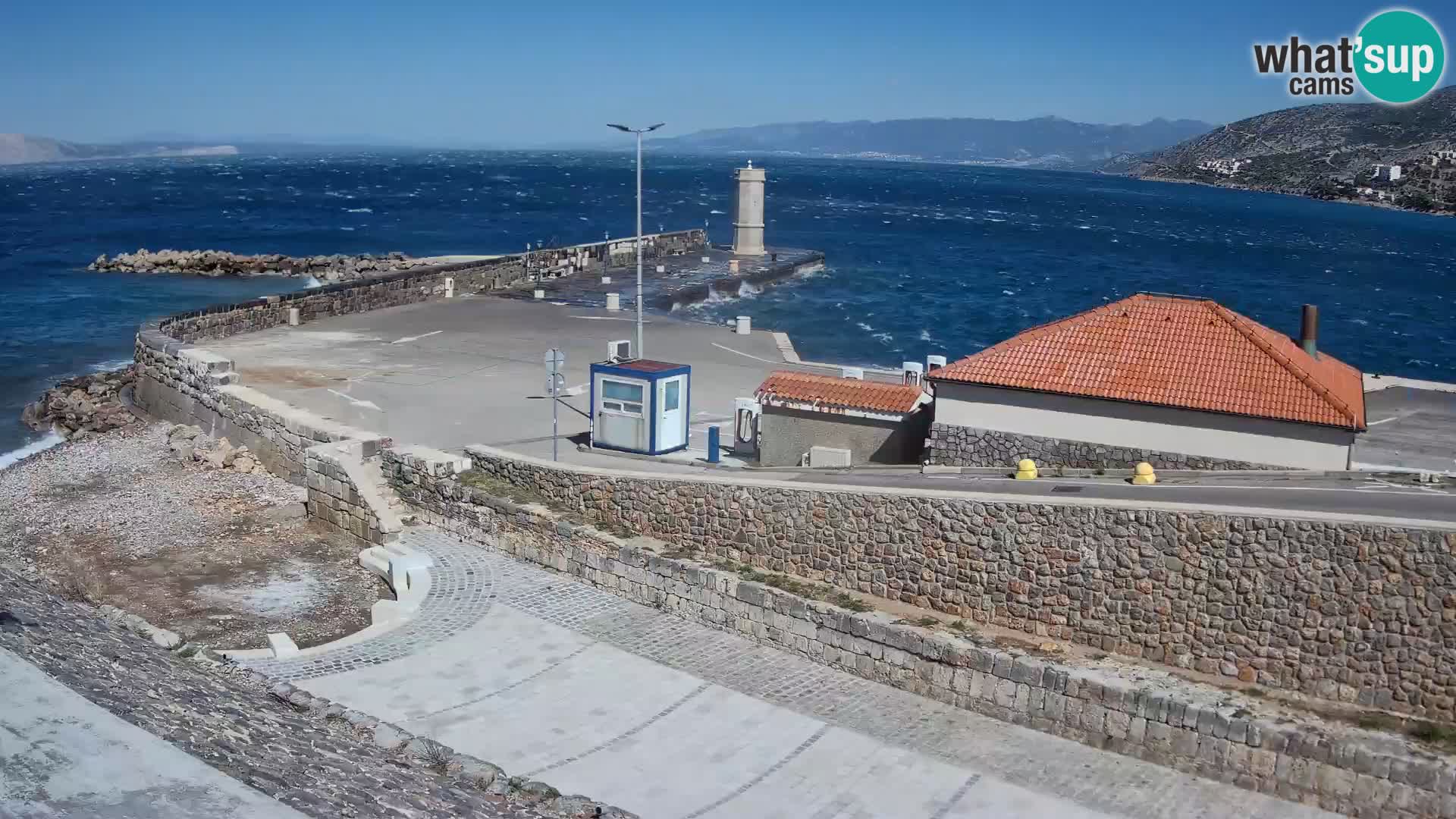 Senj Hafen Webcam – Wellenbrecher & Leuchtturm Liveblick