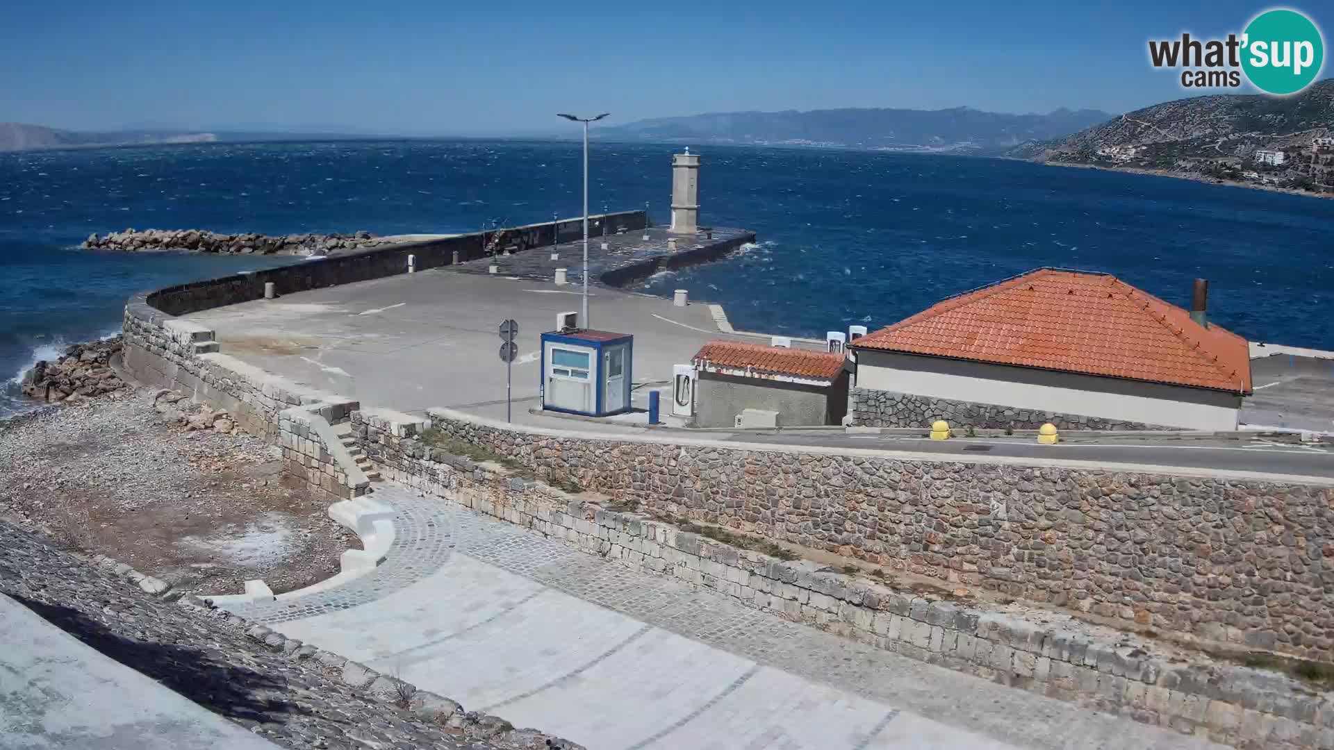Webcam port de Senj – Vue sur la jetée et le phare