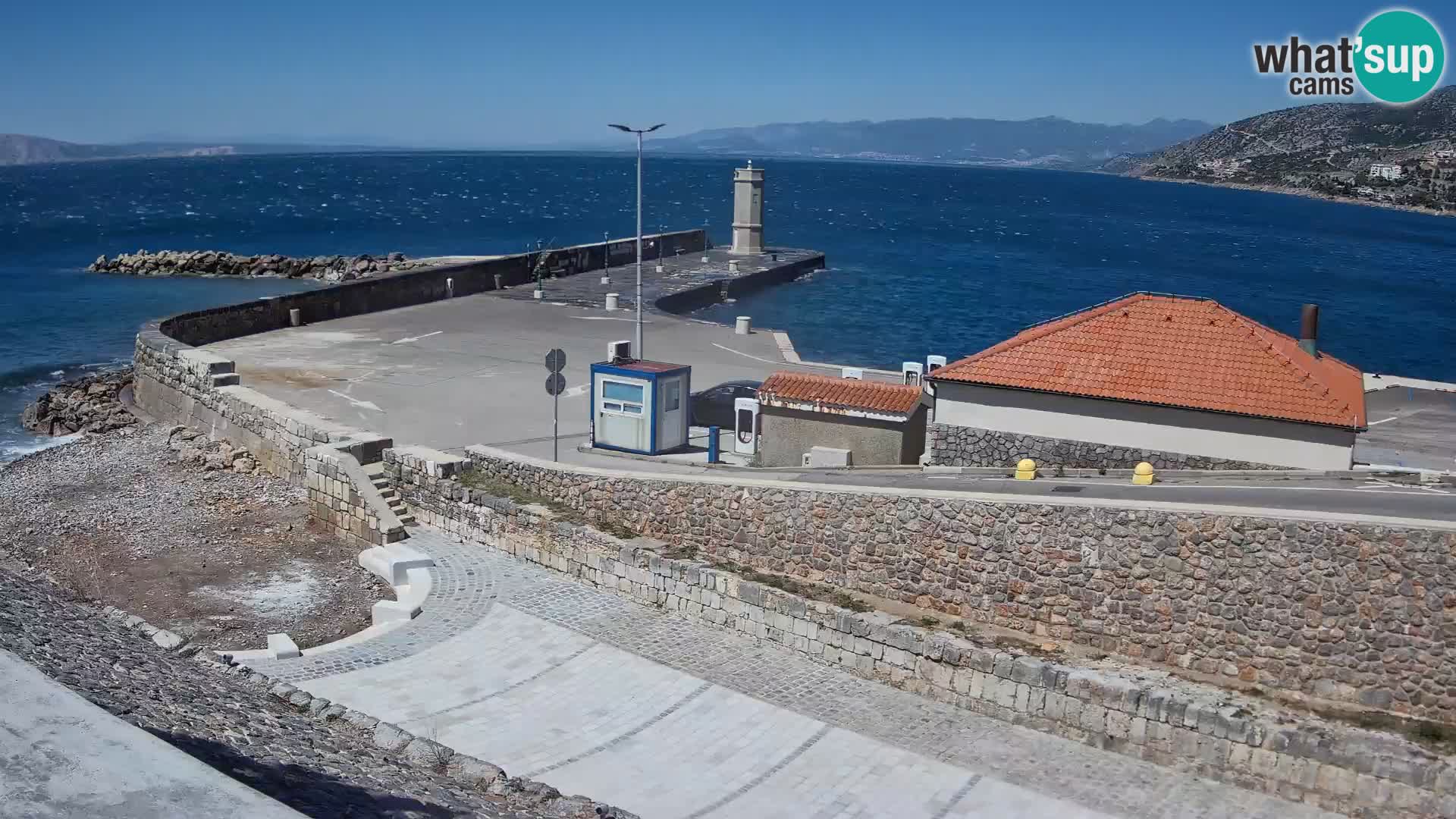Webcam port de Senj – Vue sur la jetée et le phare