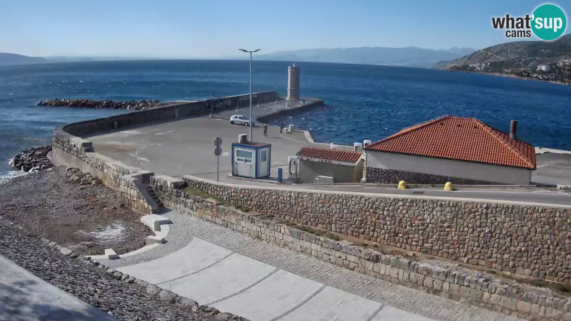 Webcam port de Senj – Vue sur la jetée et le phare