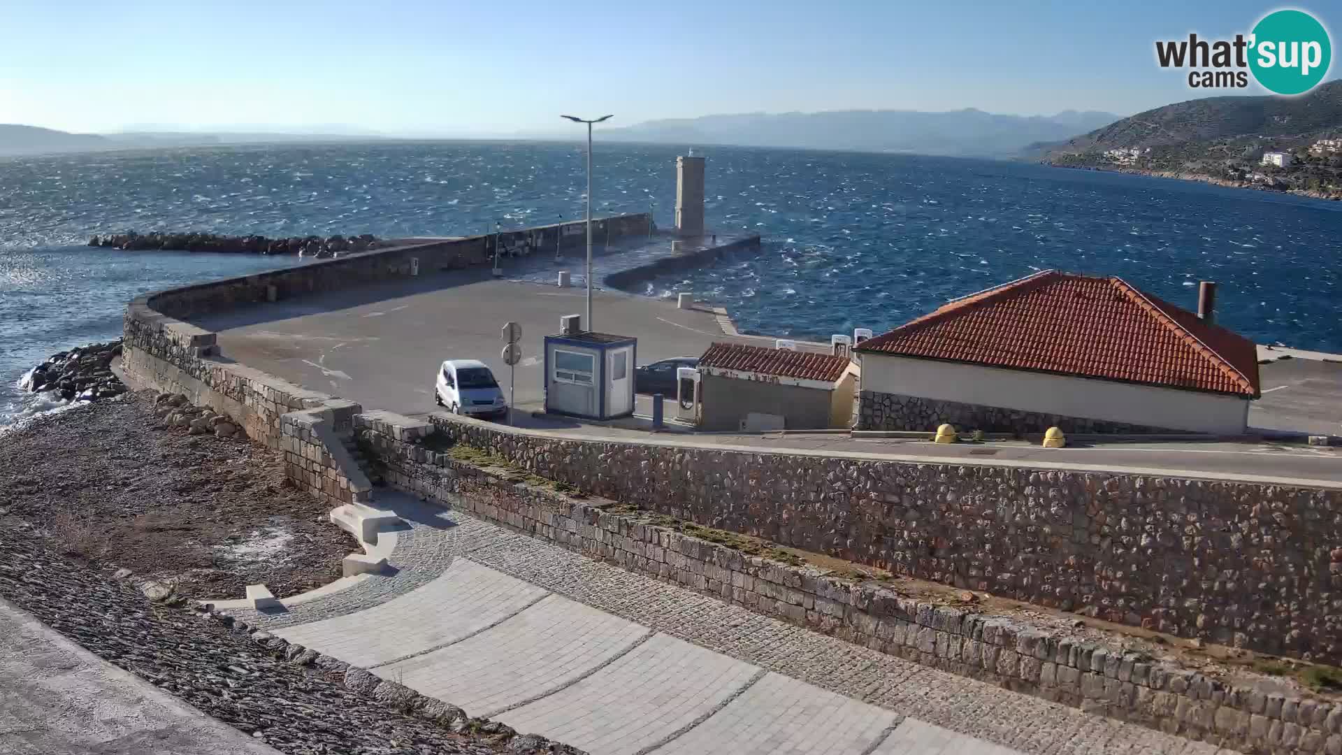 Webcam port de Senj – Vue sur la jetée et le phare