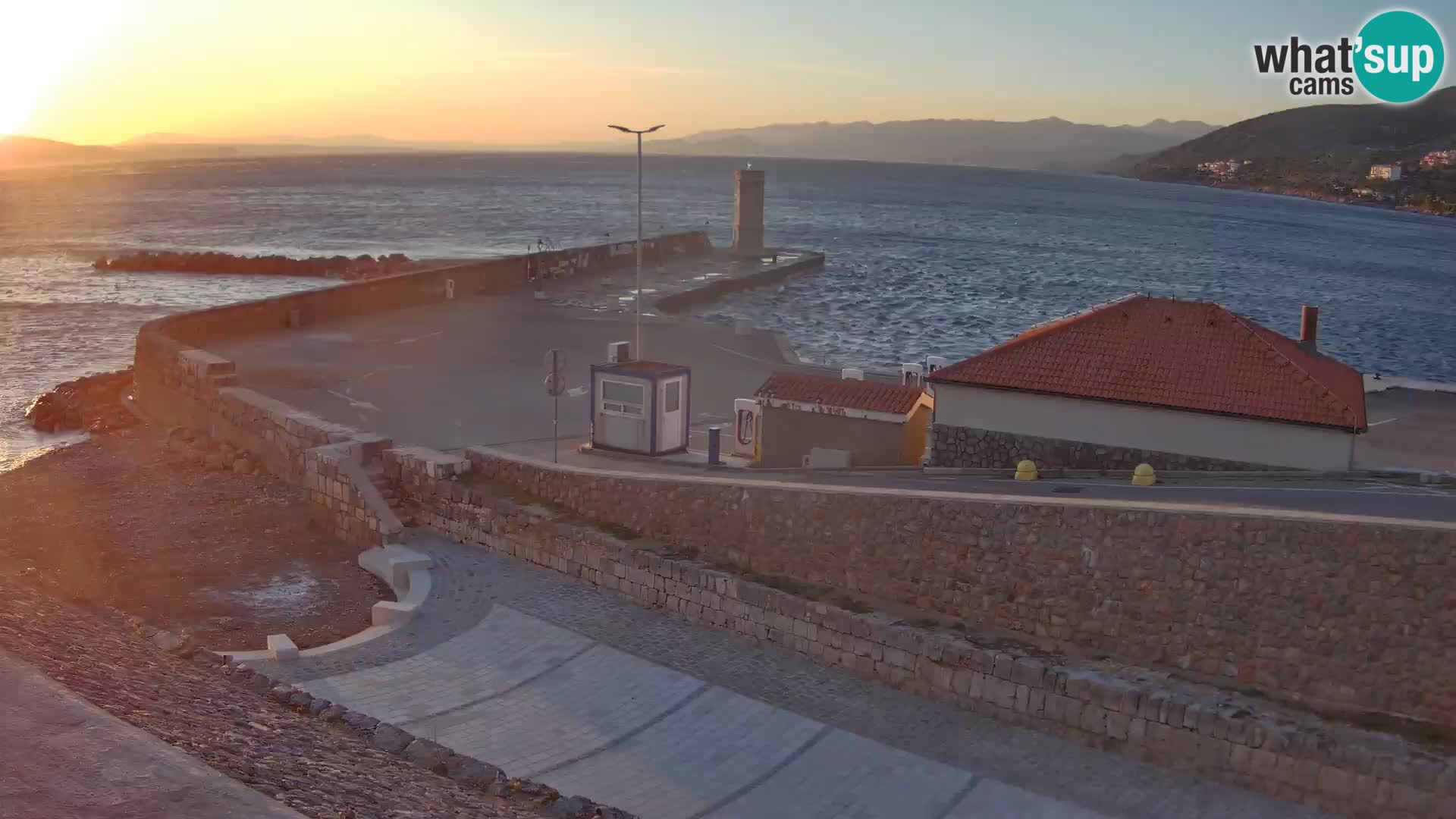 Senj Hafen Webcam – Wellenbrecher & Leuchtturm Liveblick