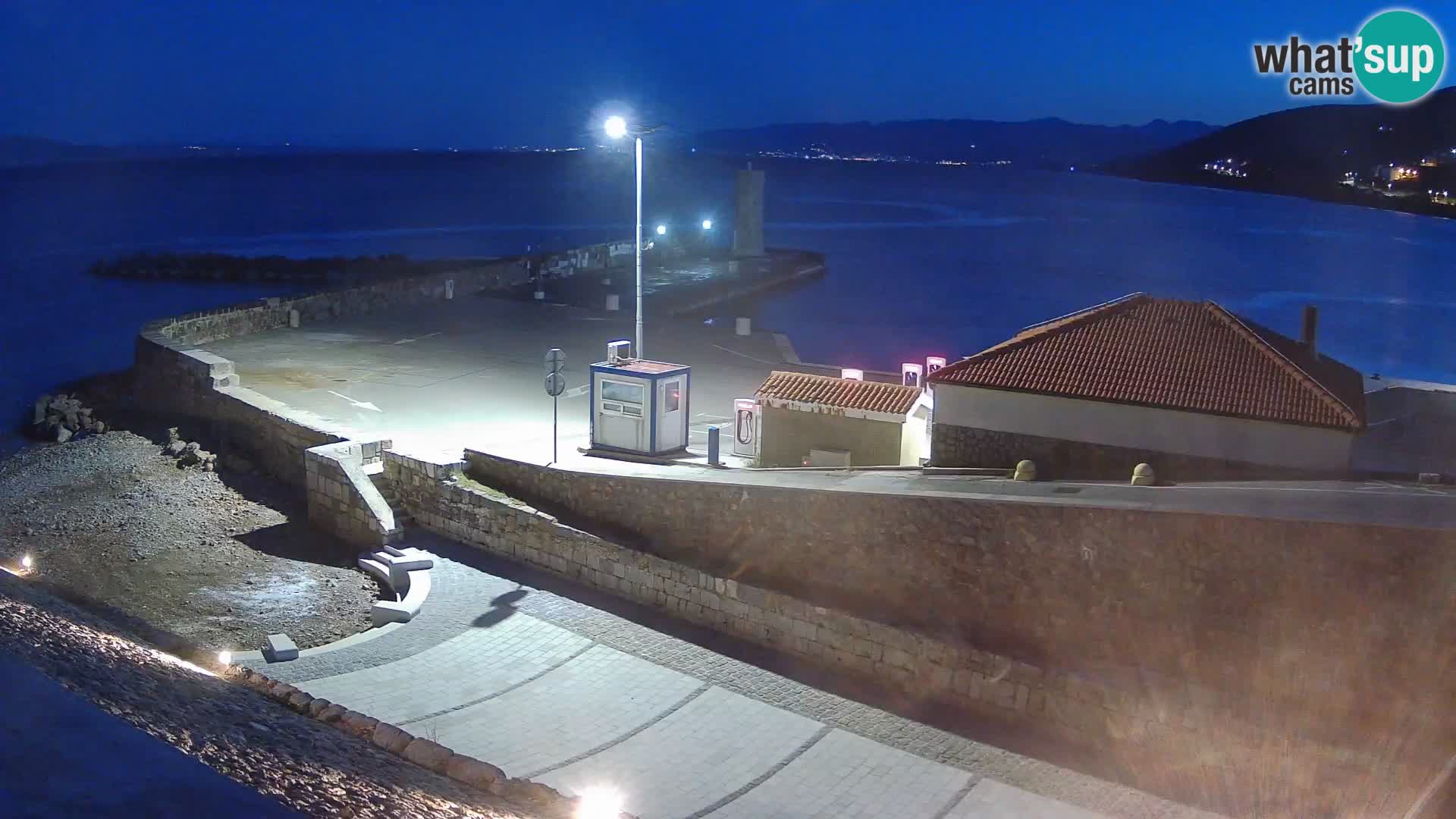 Senj Hafen Webcam – Wellenbrecher & Leuchtturm Liveblick