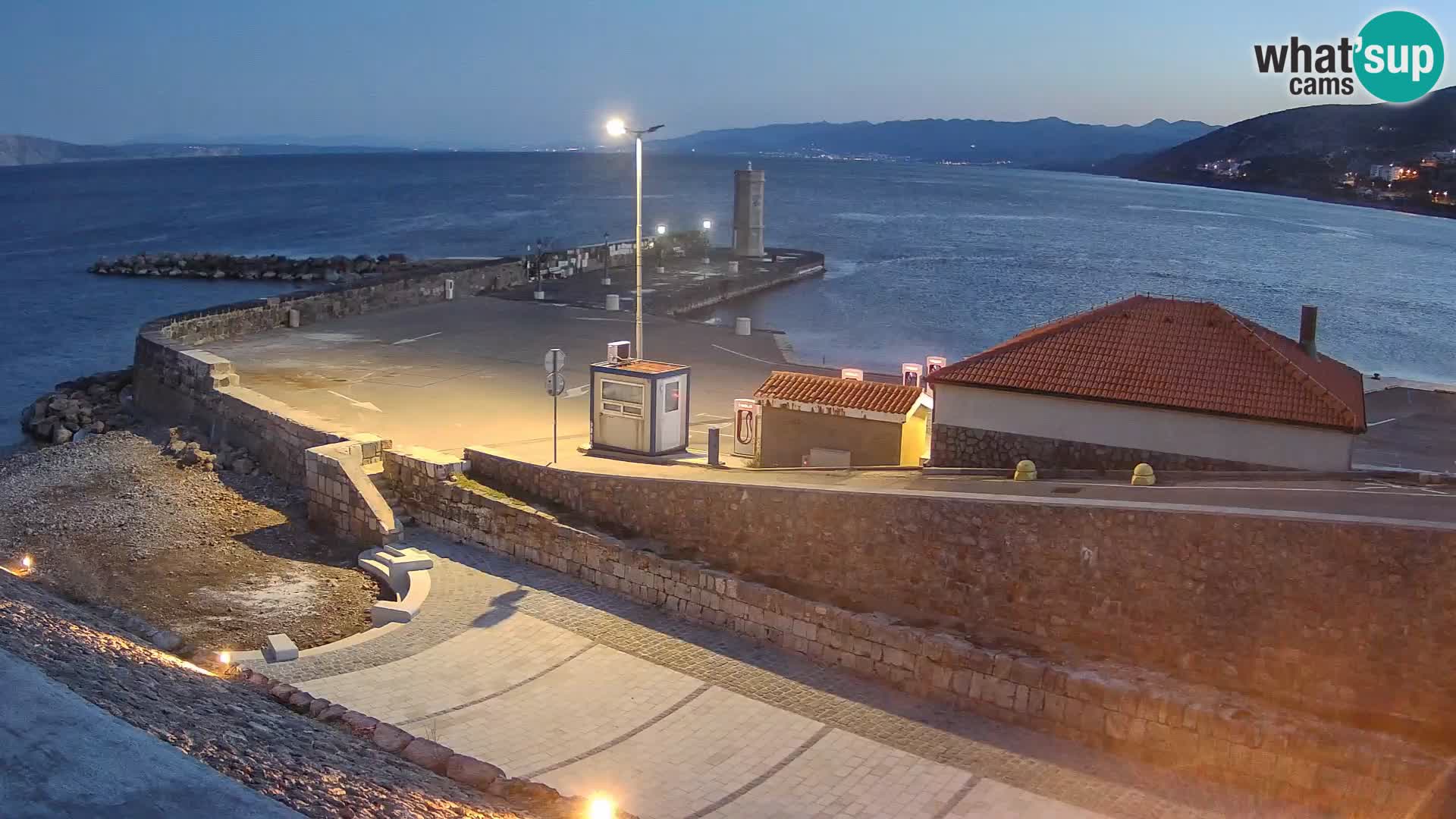Senj Hafen Webcam – Wellenbrecher & Leuchtturm Liveblick