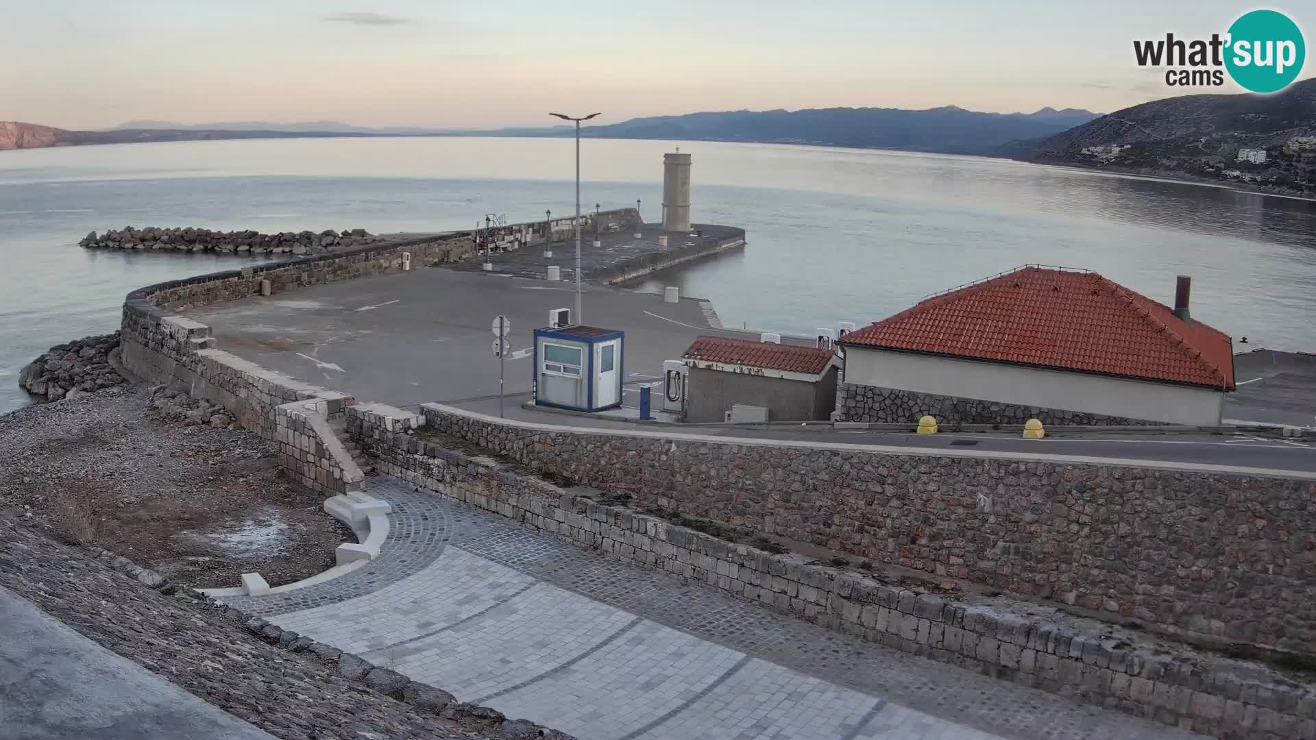Webcam puerto de Senj – Rompeolas y faro en directo