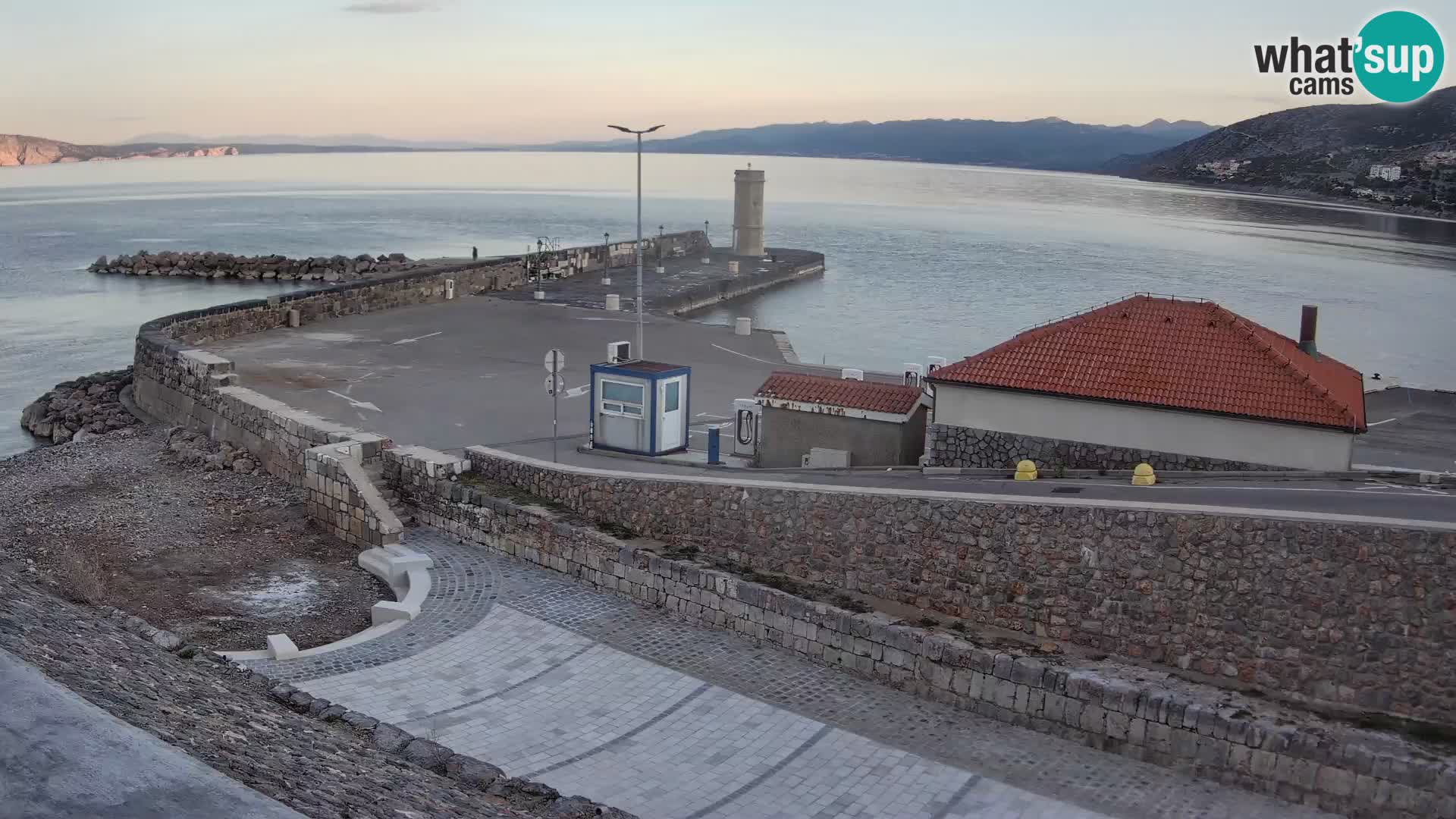 Webcam puerto de Senj – Rompeolas y faro en directo