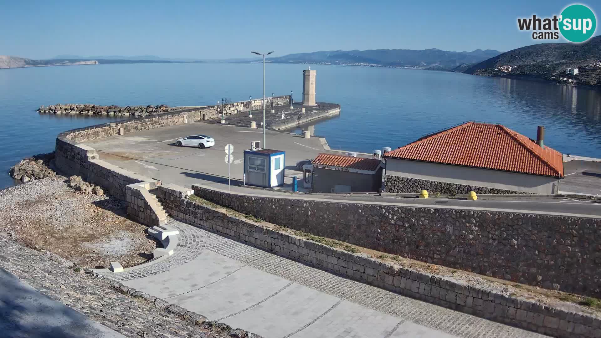 Webcam port de Senj – Vue sur la jetée et le phare