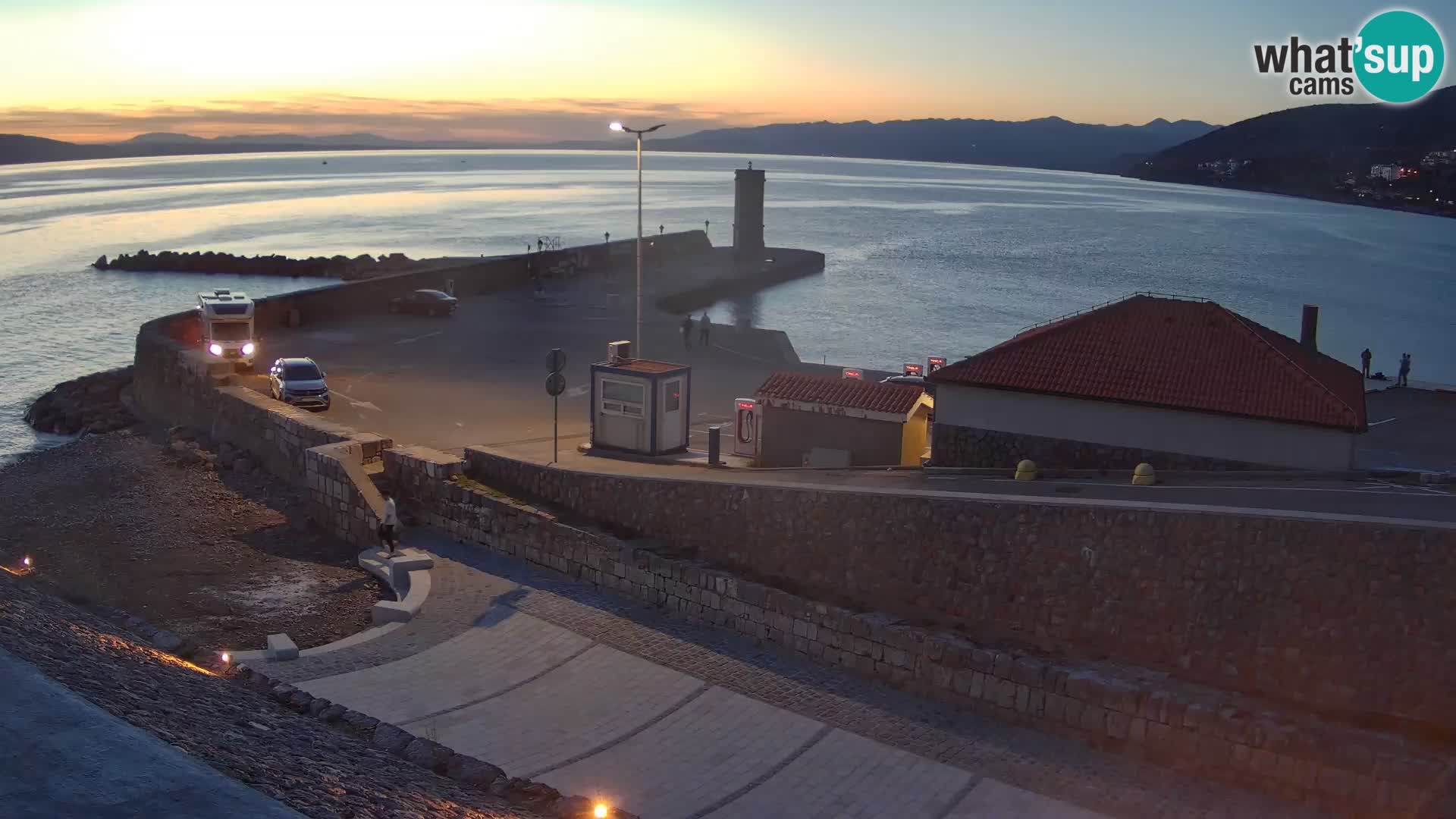 Senj Hafen Webcam – Wellenbrecher & Leuchtturm Liveblick