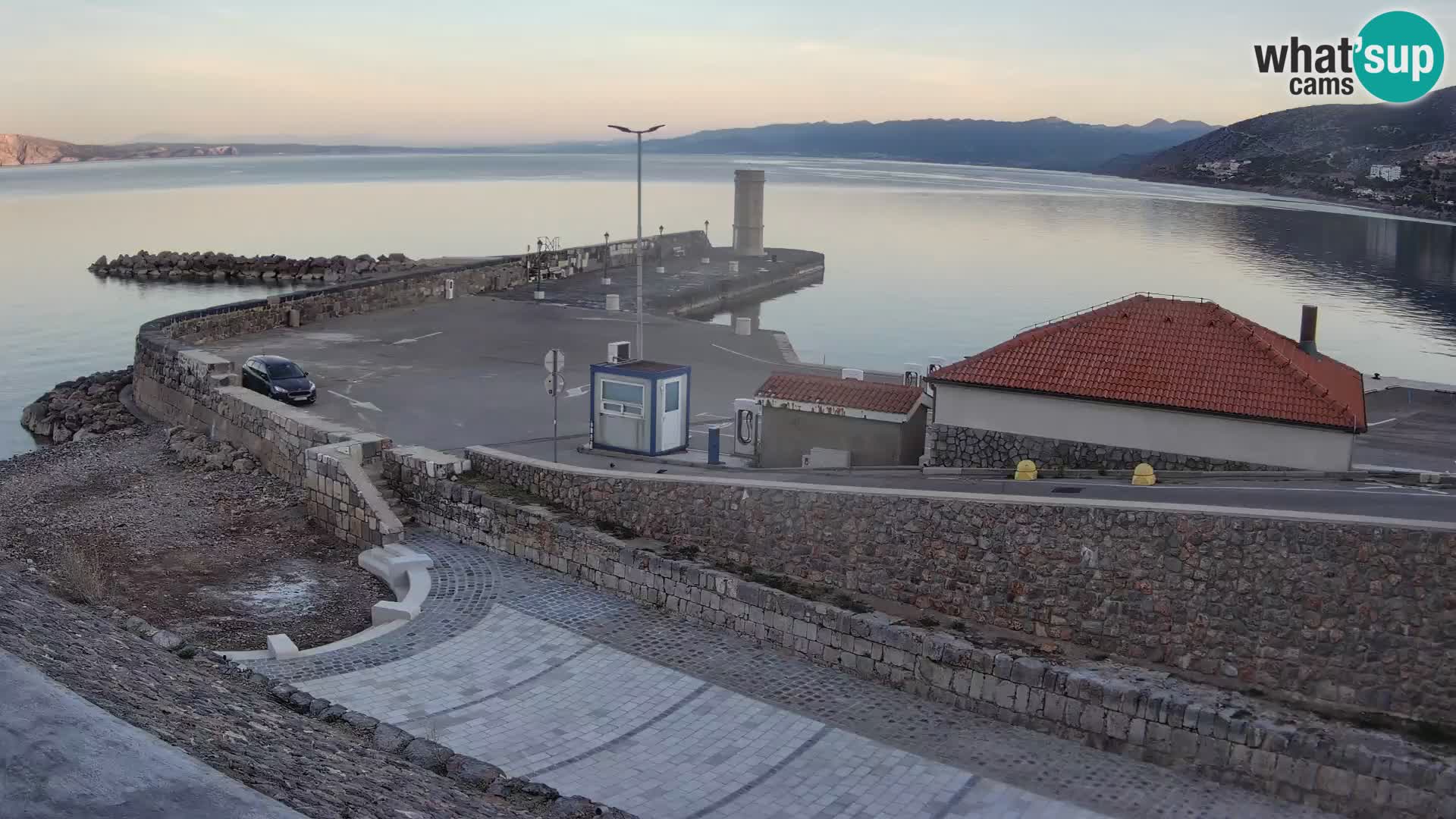 Webcam port de Senj – Vue sur la jetée et le phare