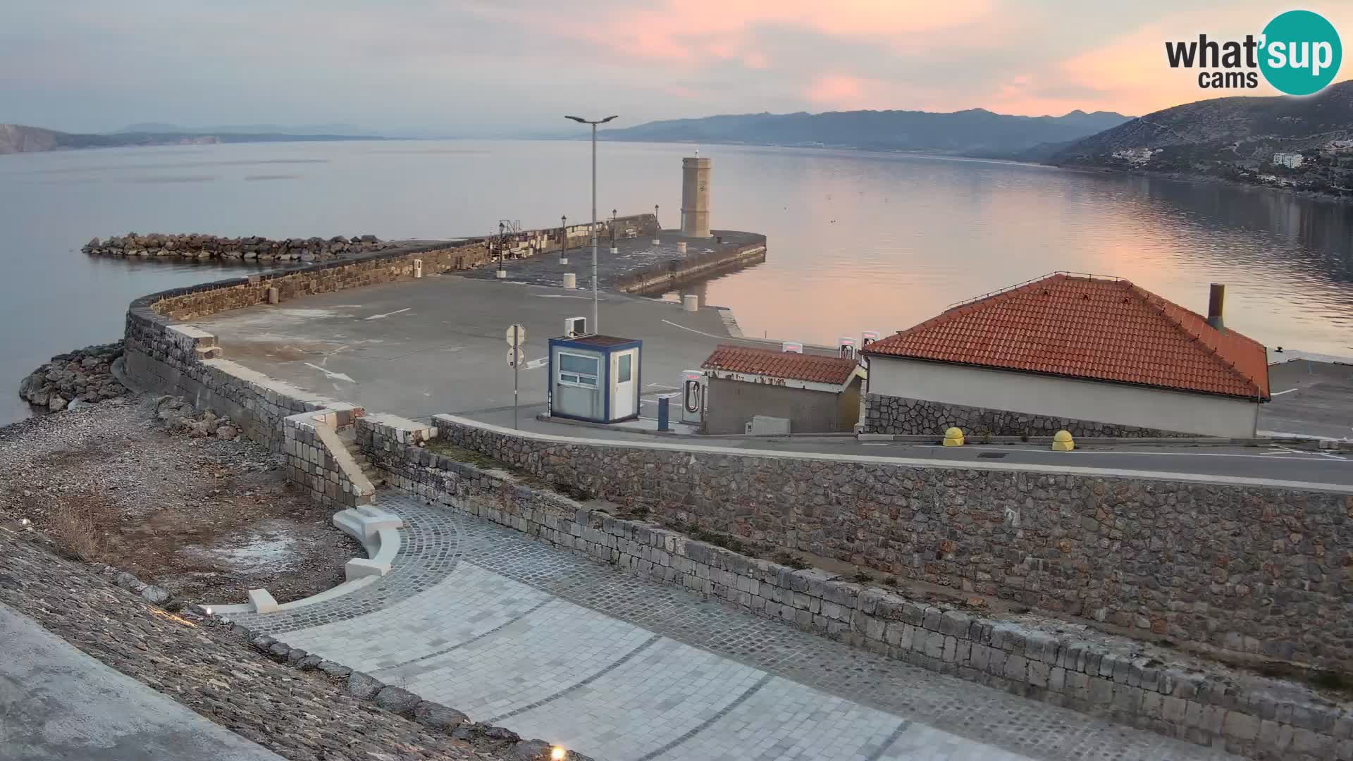 Senj Hafen Webcam – Wellenbrecher & Leuchtturm Liveblick