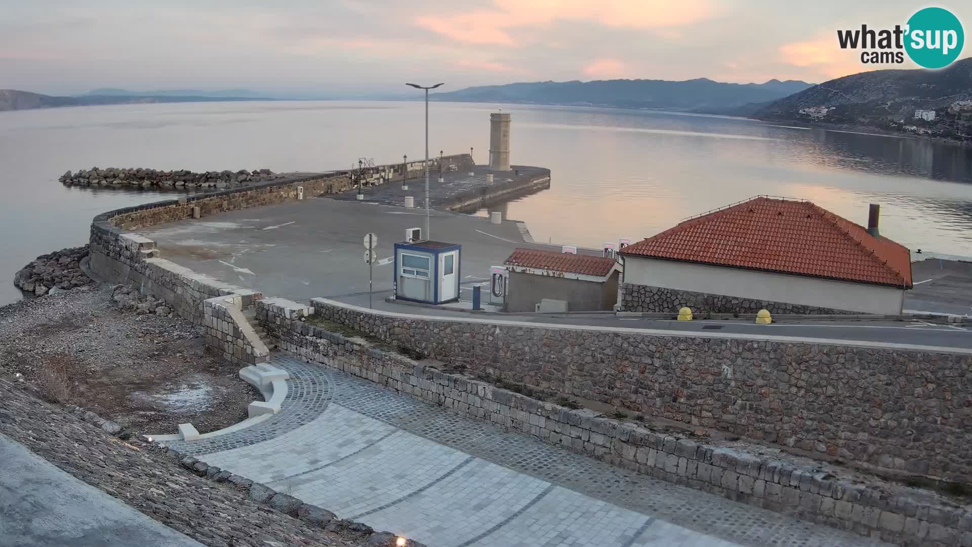 Webcam port de Senj – Vue sur la jetée et le phare