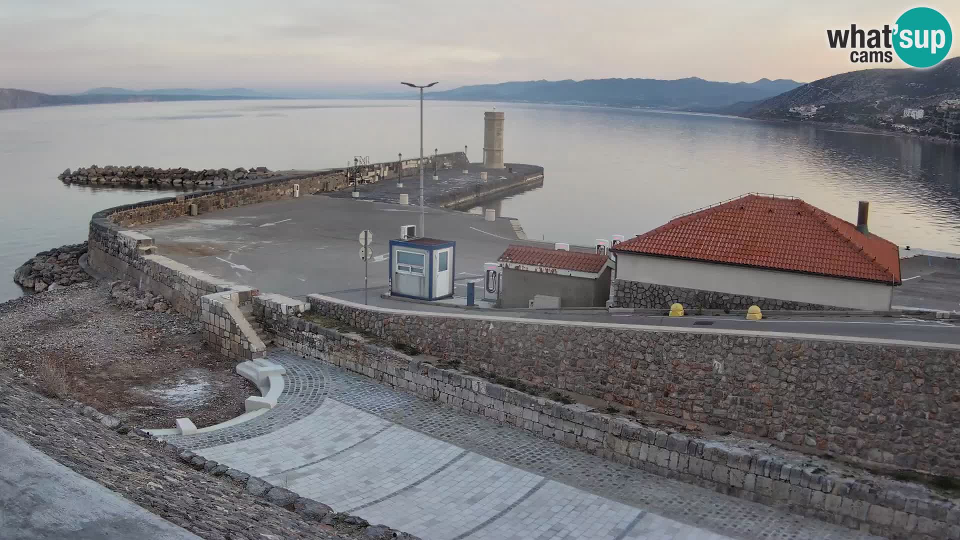 Senj Hafen Webcam – Wellenbrecher & Leuchtturm Liveblick