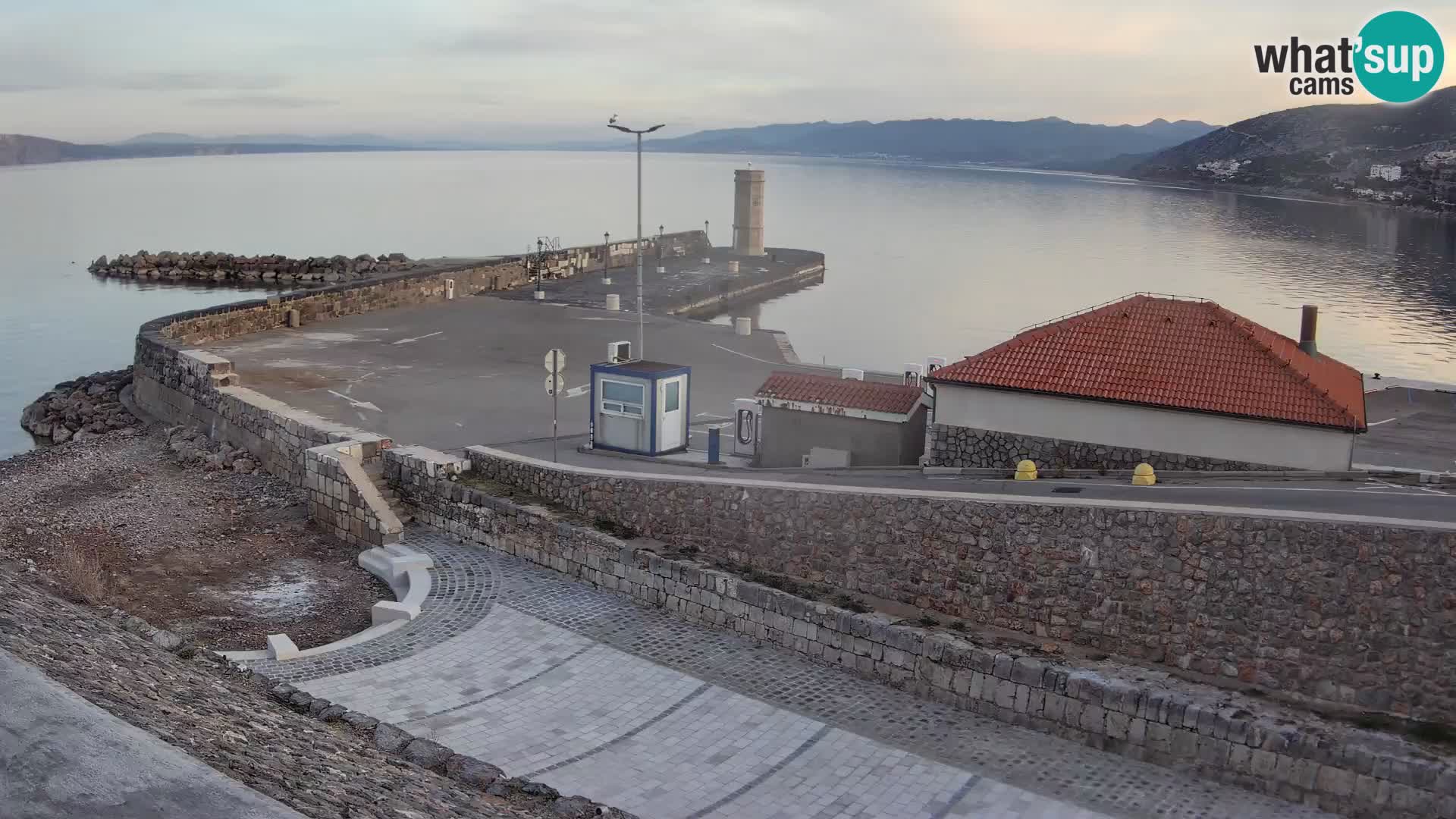 Webcam puerto de Senj – Rompeolas y faro en directo