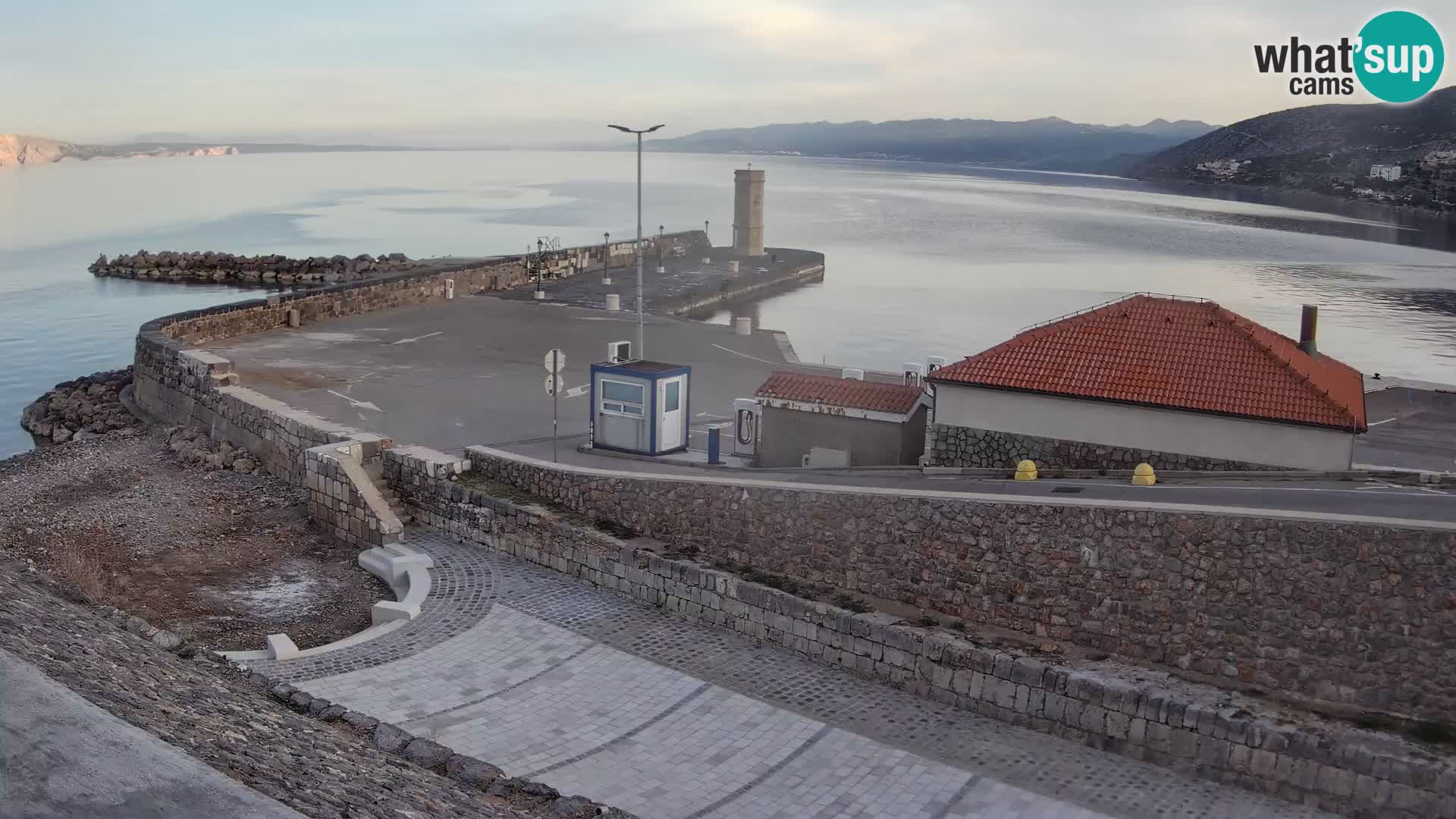 Web kamera Senj luka – Lukobran i svjetionik uživo