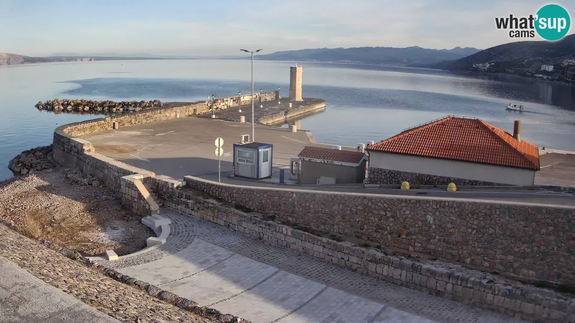 Webcam port de Senj – Vue sur la jetée et le phare