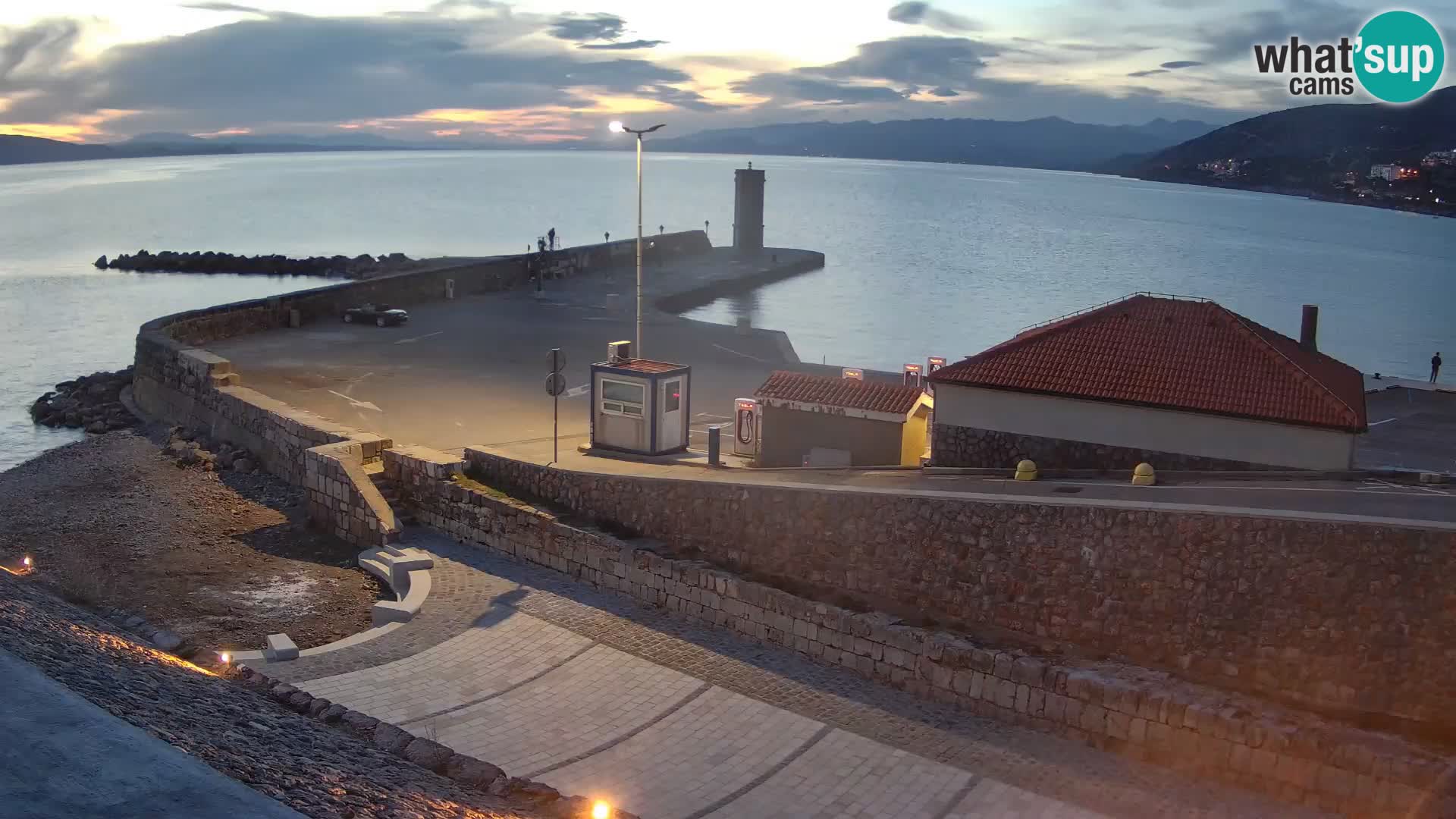 Web kamera Senj luka – Lukobran i svjetionik uživo