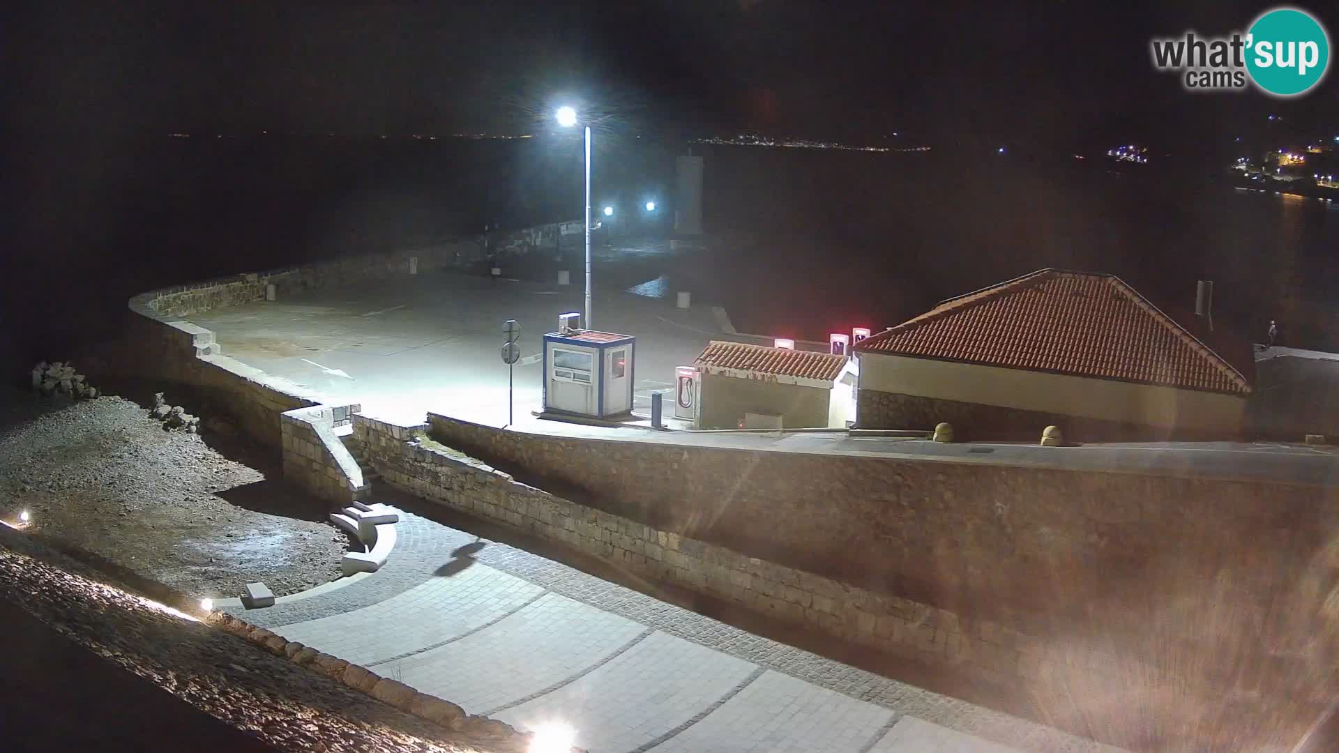 Senj Hafen Webcam – Wellenbrecher & Leuchtturm Liveblick