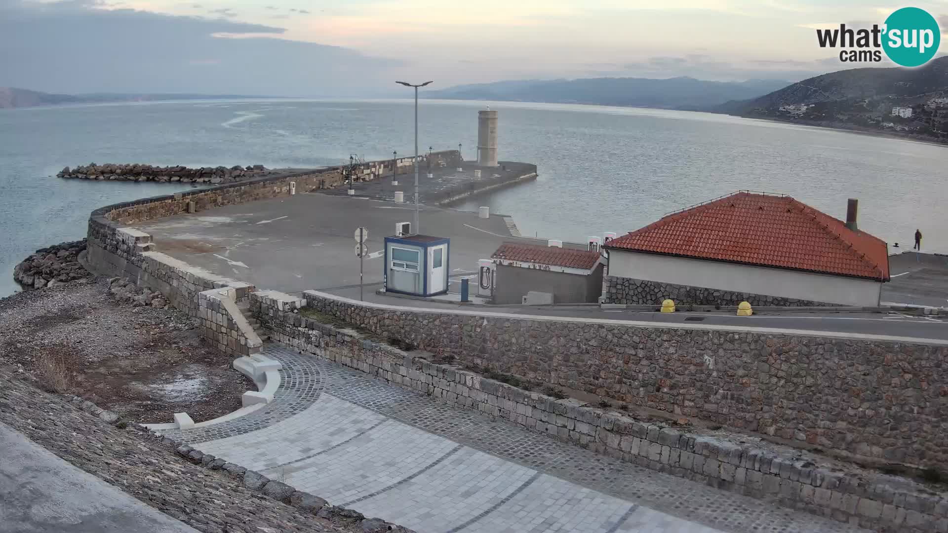 Senj Hafen Webcam – Wellenbrecher & Leuchtturm Liveblick