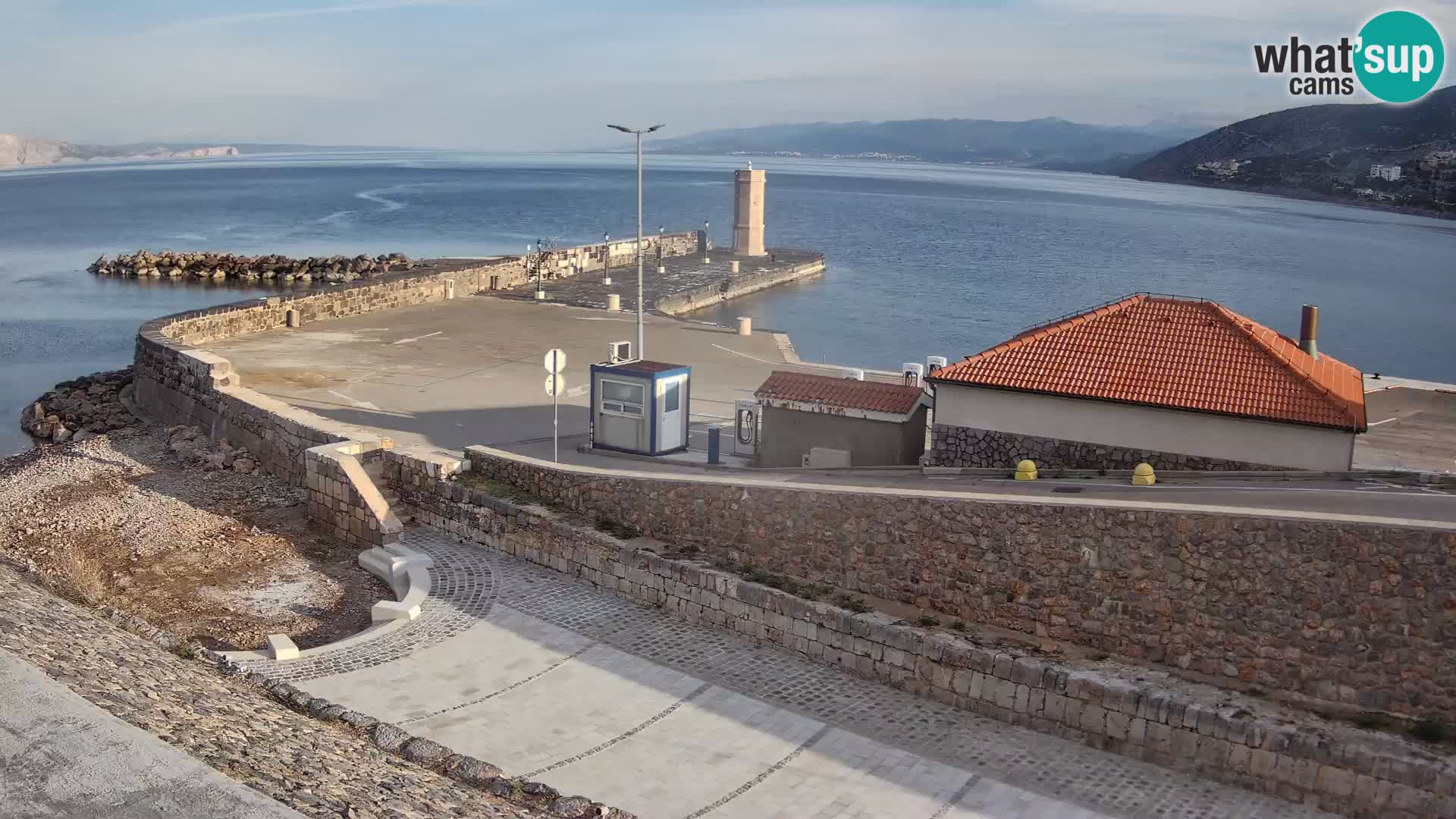 Webcam port de Senj – Vue sur la jetée et le phare