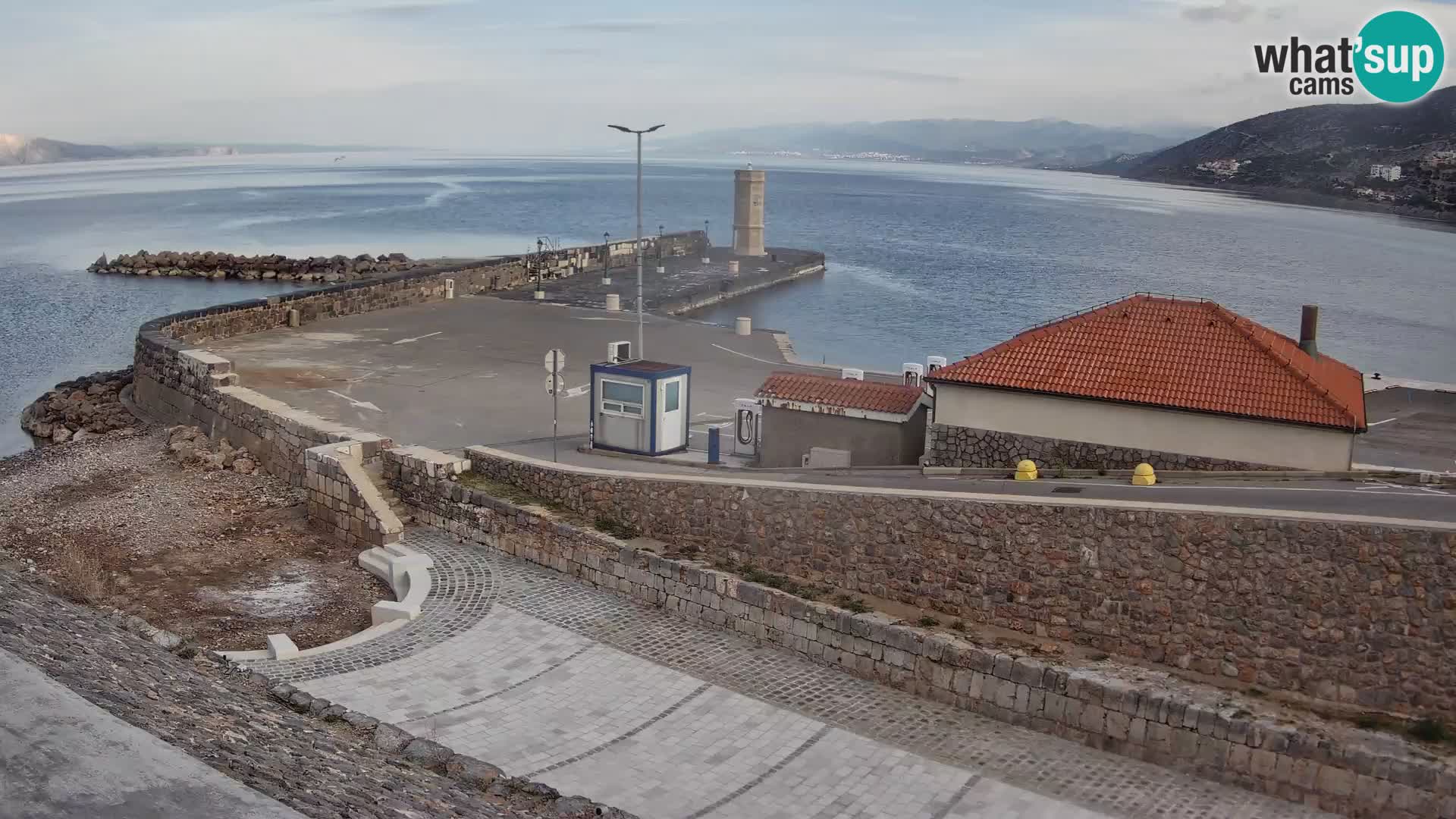 Webcam port de Senj – Vue sur la jetée et le phare