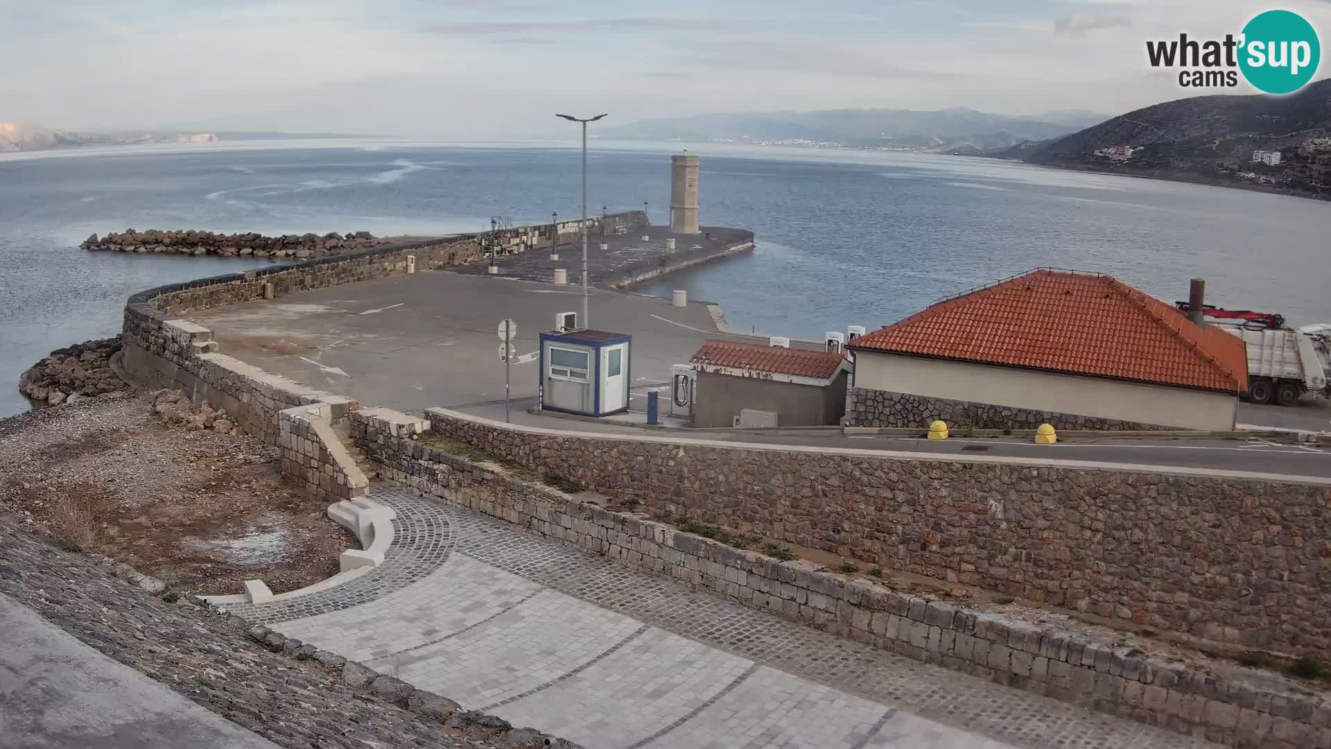 Webcam port de Senj – Vue sur la jetée et le phare