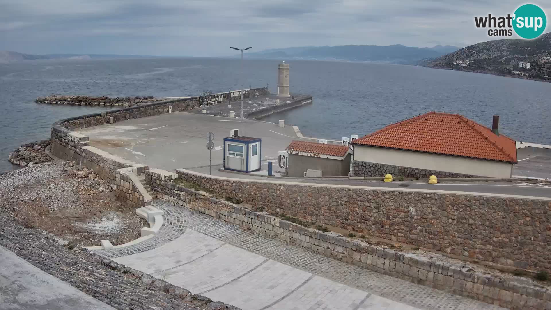 Webcam port de Senj – Vue sur la jetée et le phare